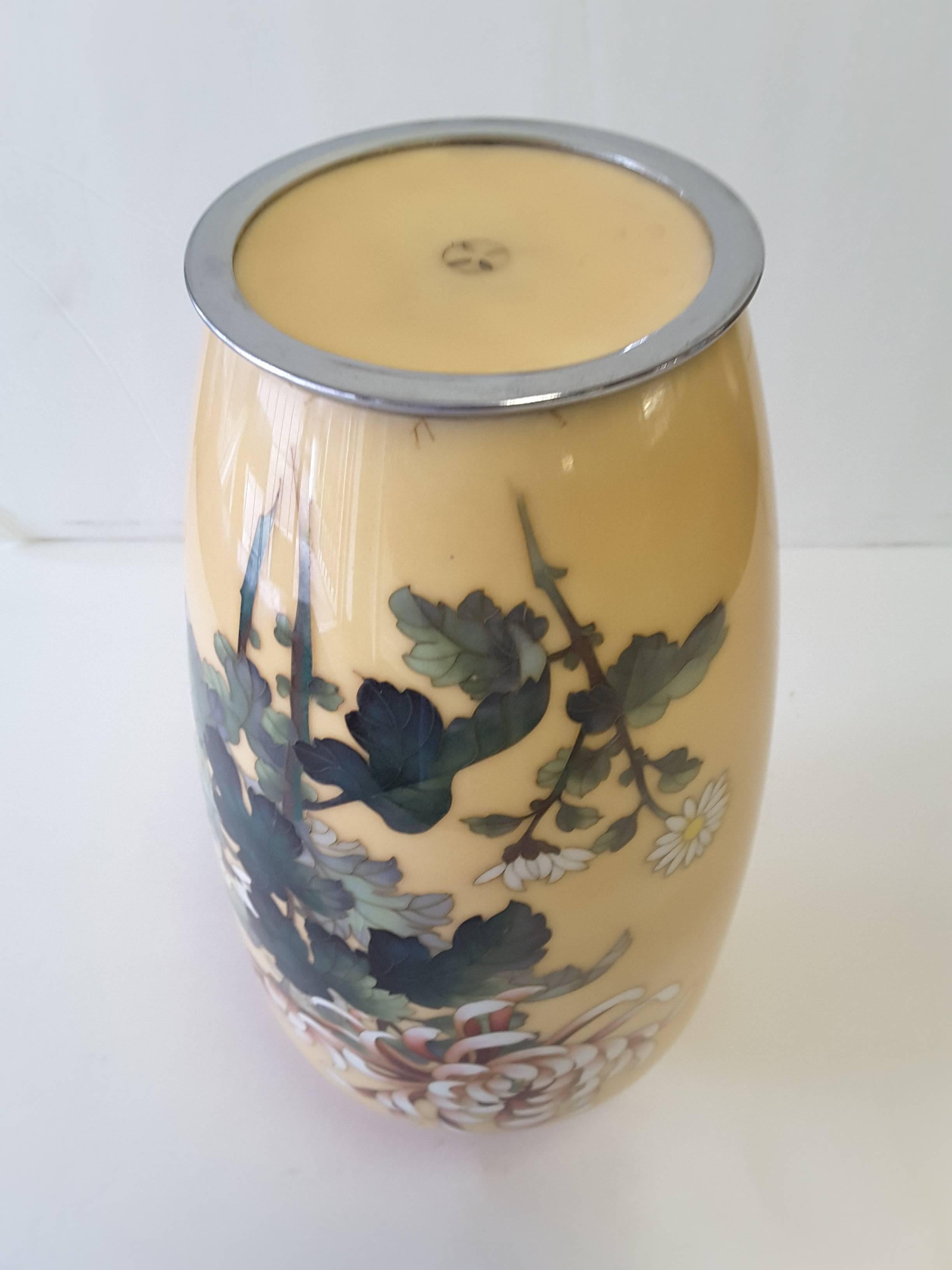 Japanese Cloisonne Enamel Vase by Ando Jubei, Meiji Period In Excellent Condition In Ottawa, Ontario