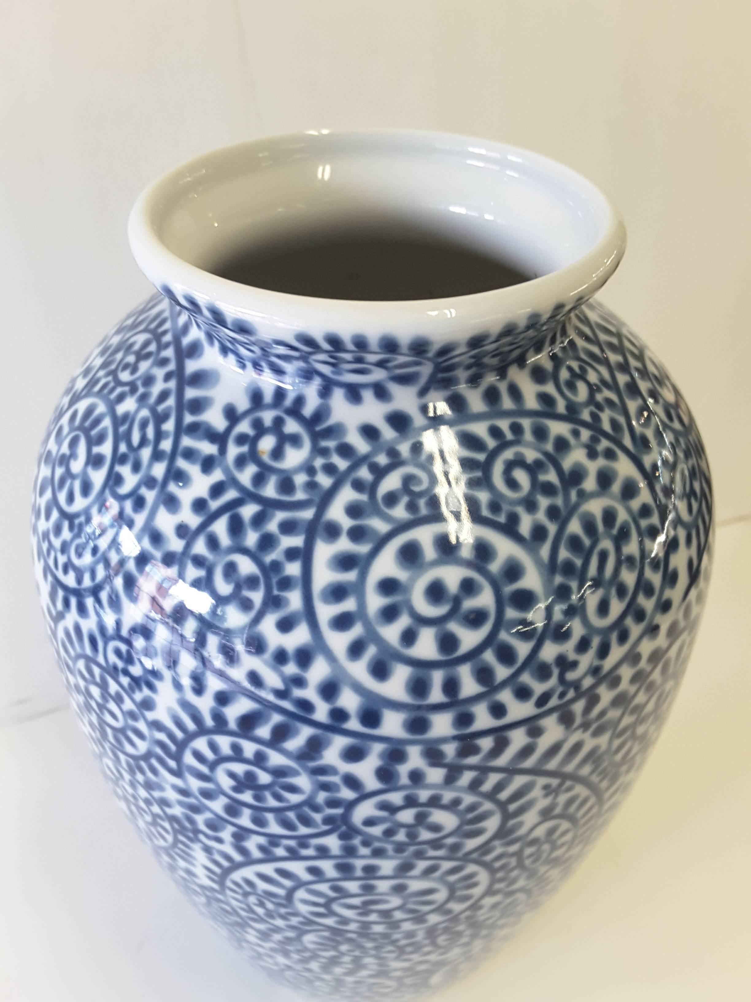 japanese blue and white porcelain vase