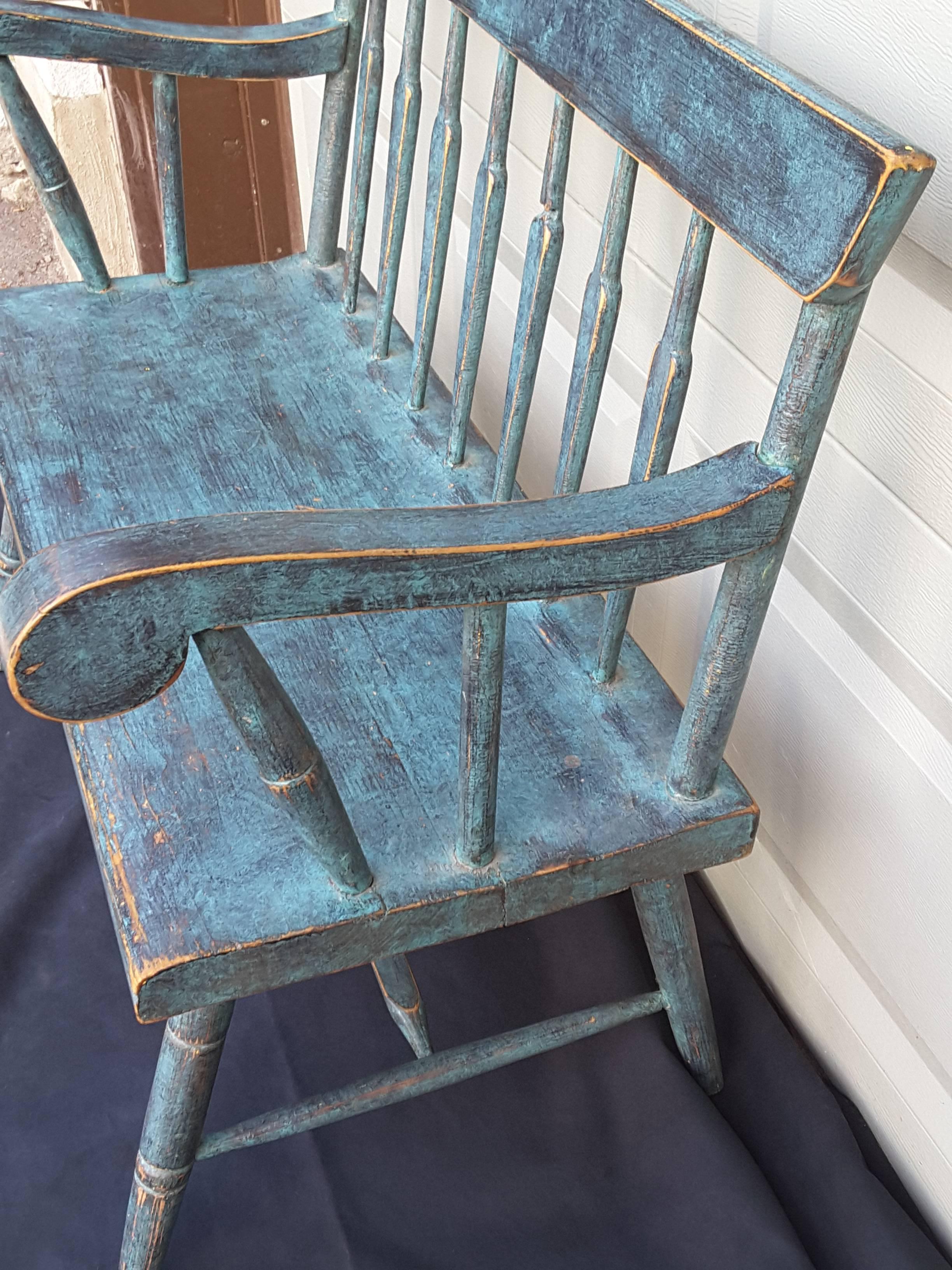 New England, Pine Spear Back Windsor Bench in Turquoise Blue, (Circa 1880) In Good Condition In Ottawa, Ontario