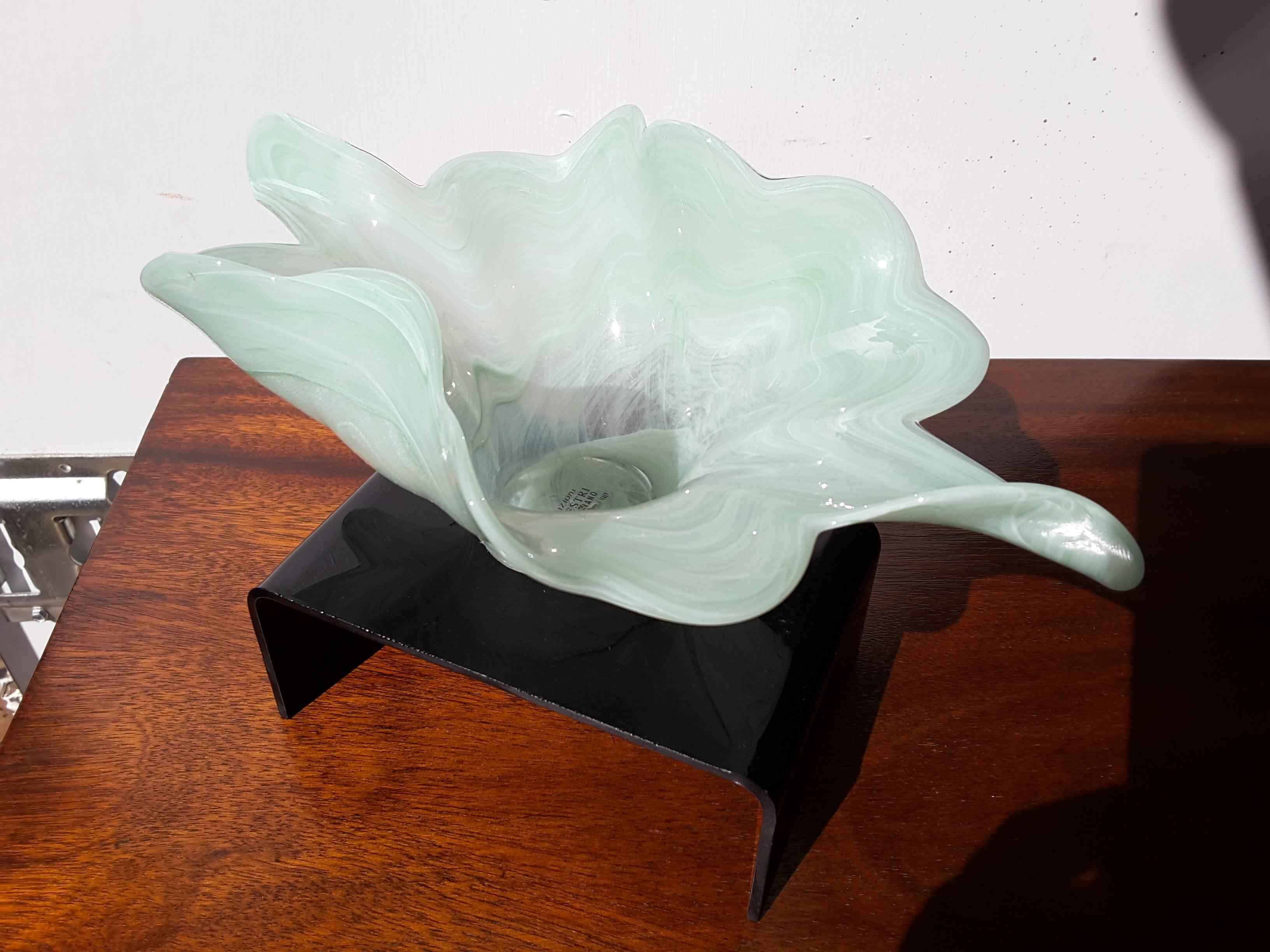 Murano Italian art glass centerpiece free-form bowl, in green and white swirl glass, the bowl still has the original label on the inside on the base as seen in the picture. The centerpiece measures 10