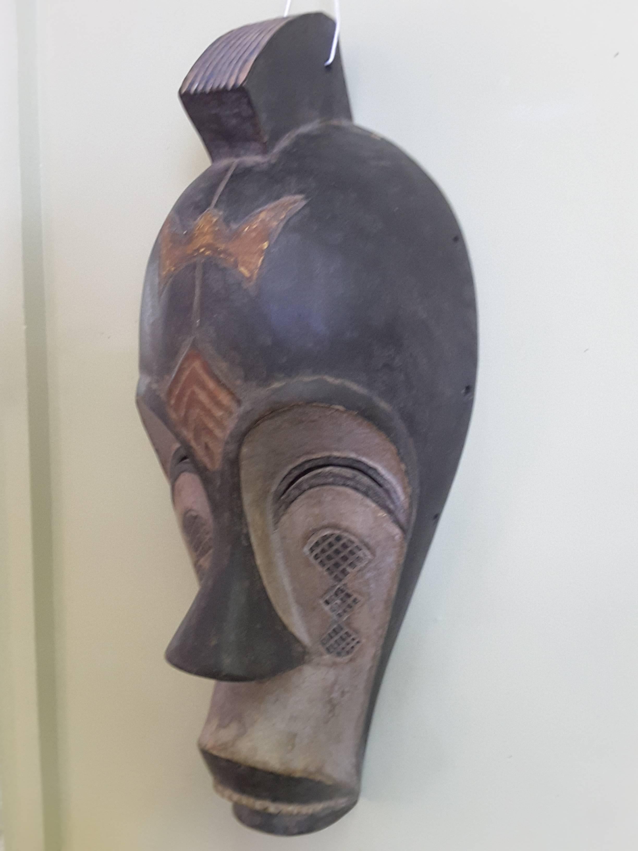 African Gabon Elongated Tribal Carved Mask In Good Condition In Ottawa, Ontario