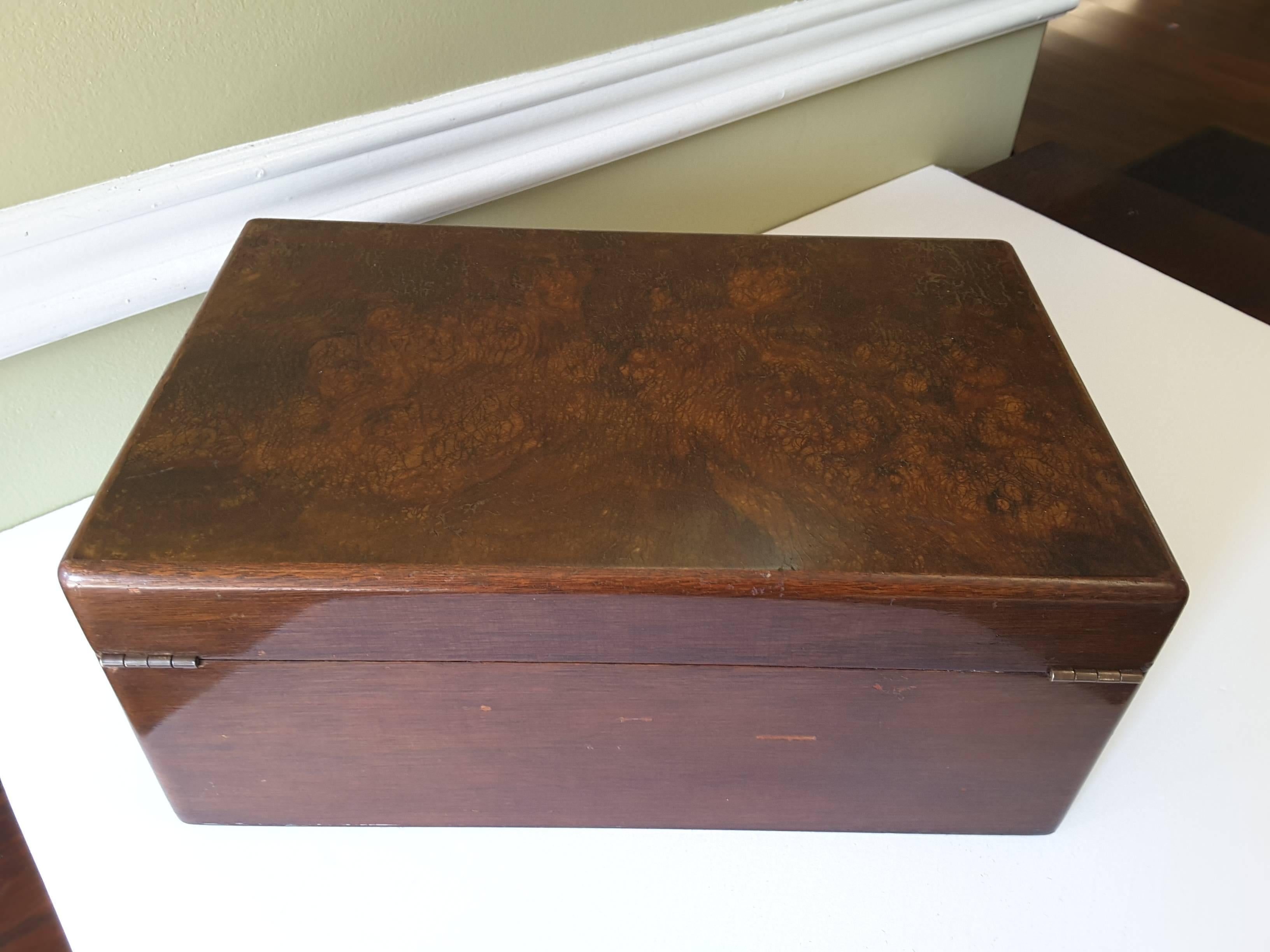 Dunhill Cigar Humidor in Burl Walnut, circa 1930 In Excellent Condition In Ottawa, Ontario