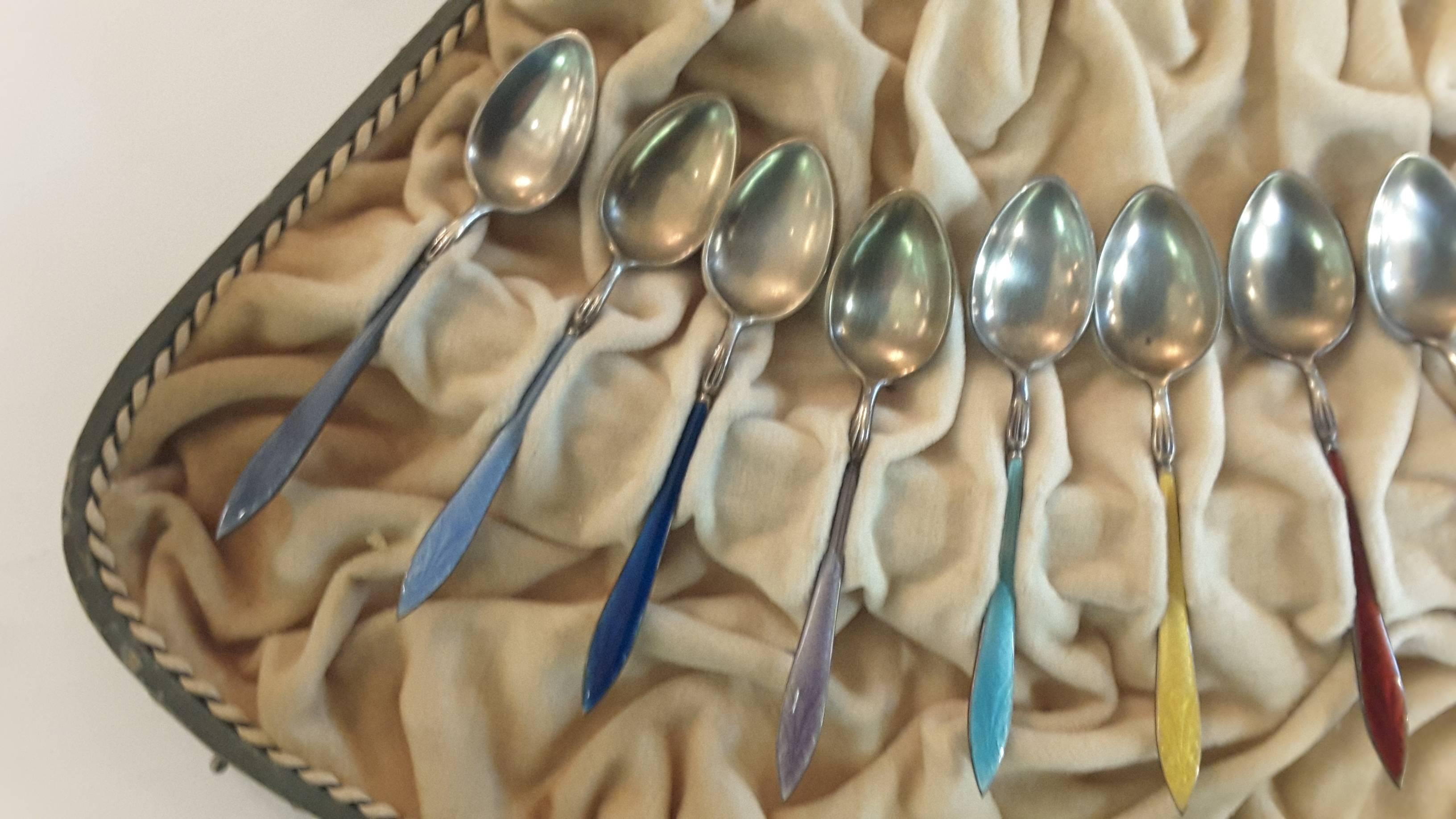 Attractive Set of 12 Demitasse Spoons & Sugar Tongs .925 in Fitted Fanshaped Box In Good Condition For Sale In Ottawa, Ontario