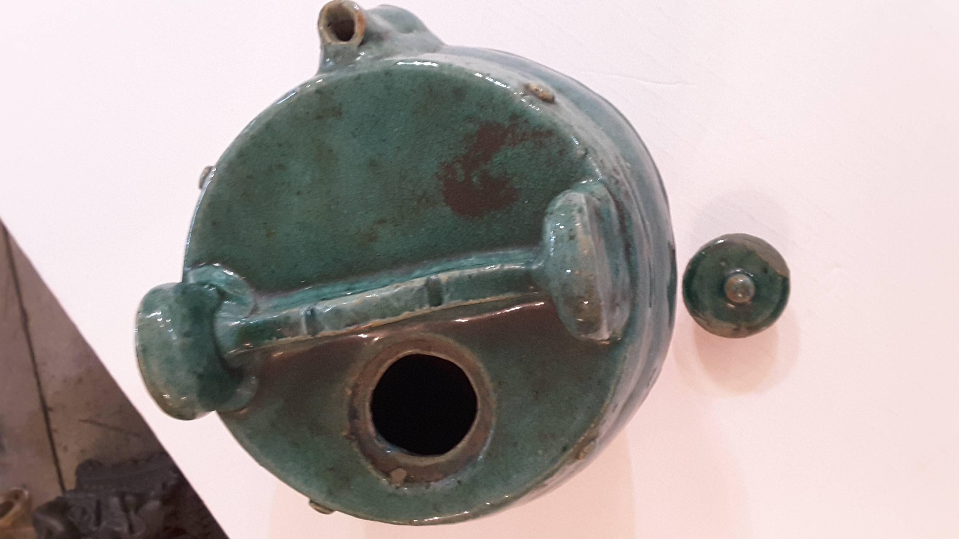Emerald Green Glazed Shiwan Pottery Teapot Qing Dynasty, Late 19th Century In Good Condition In Ottawa, Ontario