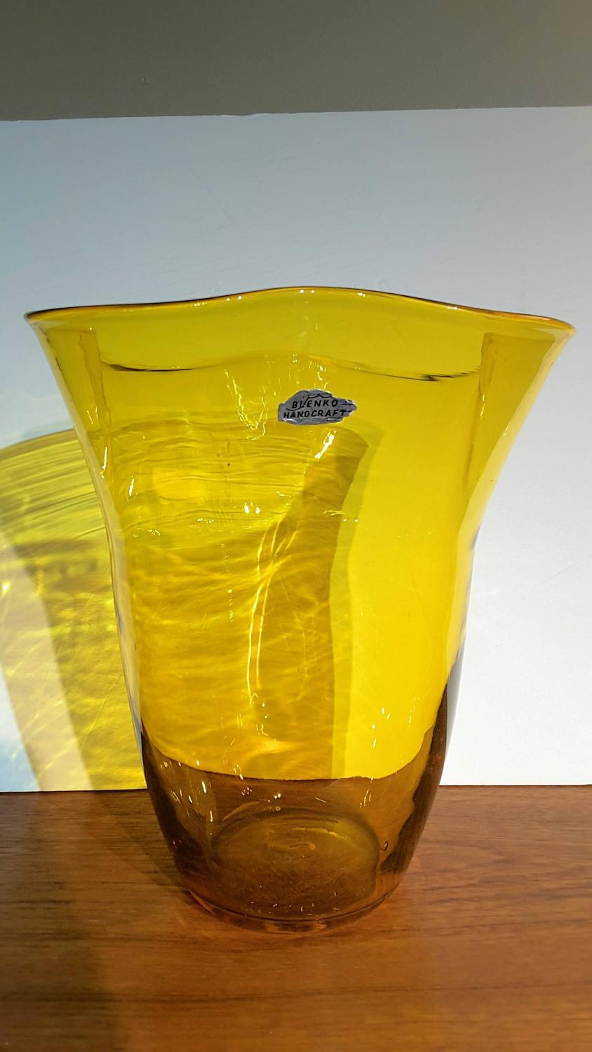 Large Blenko Amber Yellow Ruffle Top Vase, circa 1960 For Sale at 1stdibs