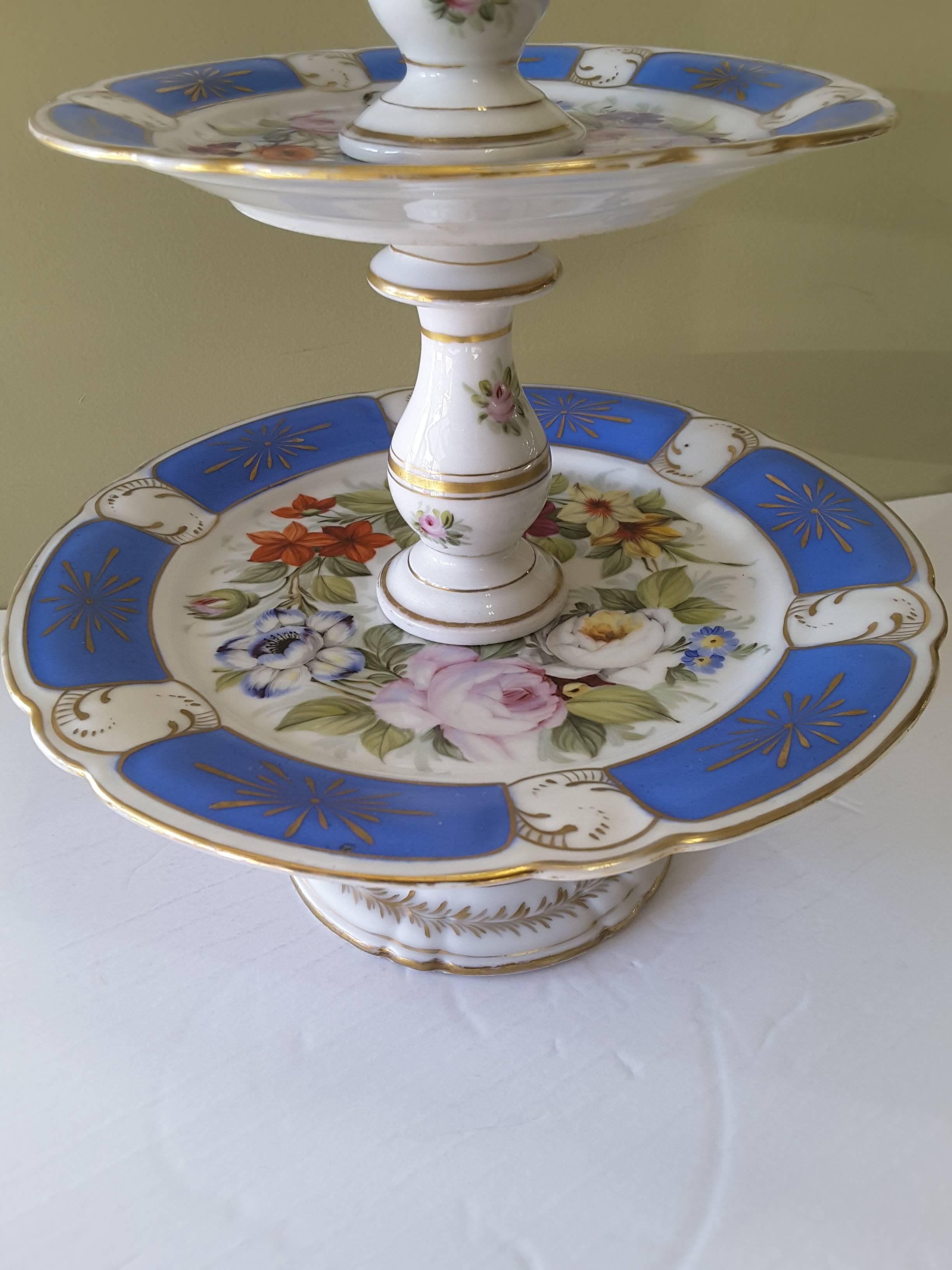 Rare Paris Figural Porcelain Three-Tier Dessert Tazza, circa 1850 In Good Condition In Ottawa, Ontario