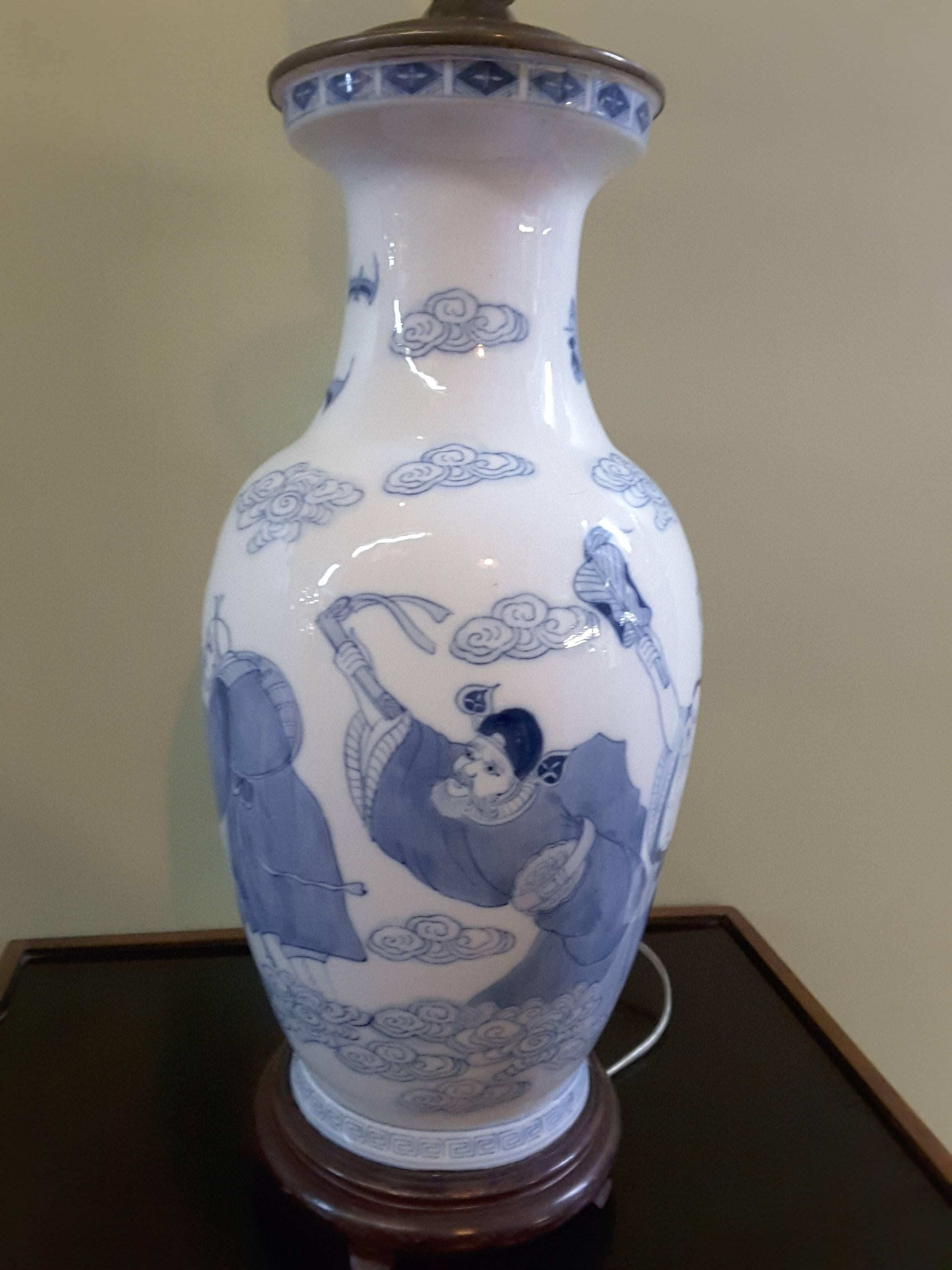 Asian Pictorial Blue and White, With 8 Figures, Table Lamp In Good Condition For Sale In Ottawa, Ontario
