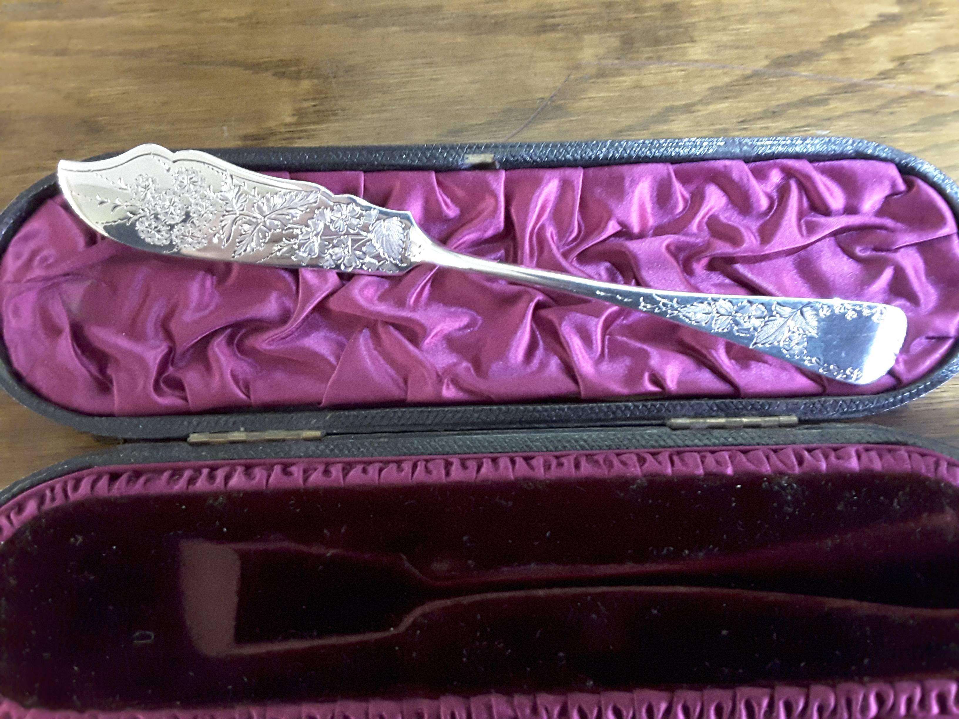 Sterling Silver Butter Knife in a Presentation Case London Hallmarked for 1886 1