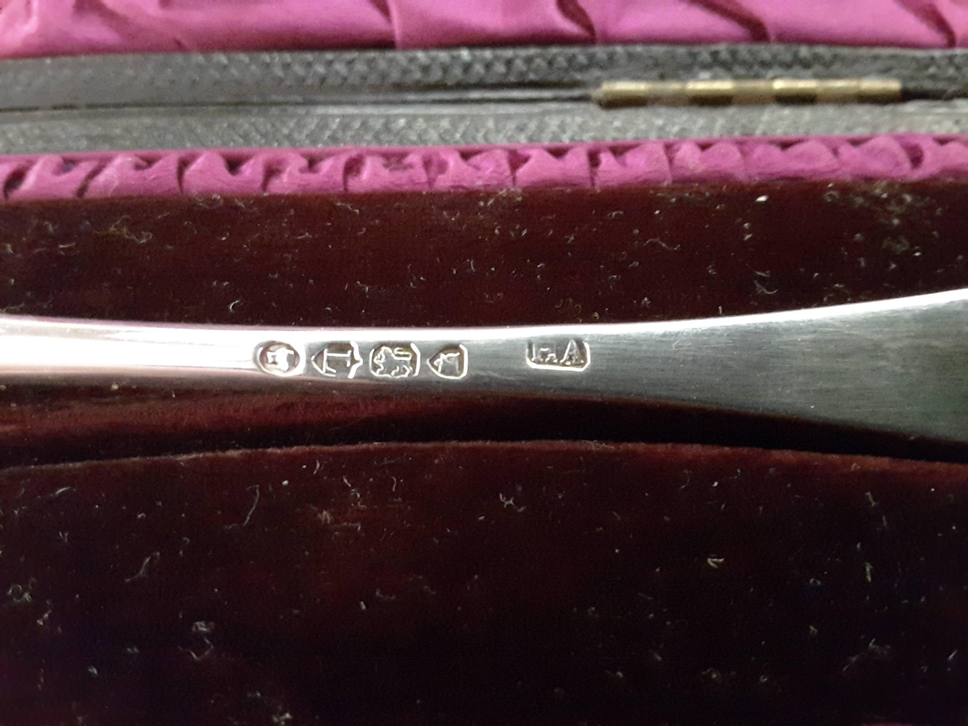 Sterling Silver Butter Knife in a Presentation Case London Hallmarked for 1886 3