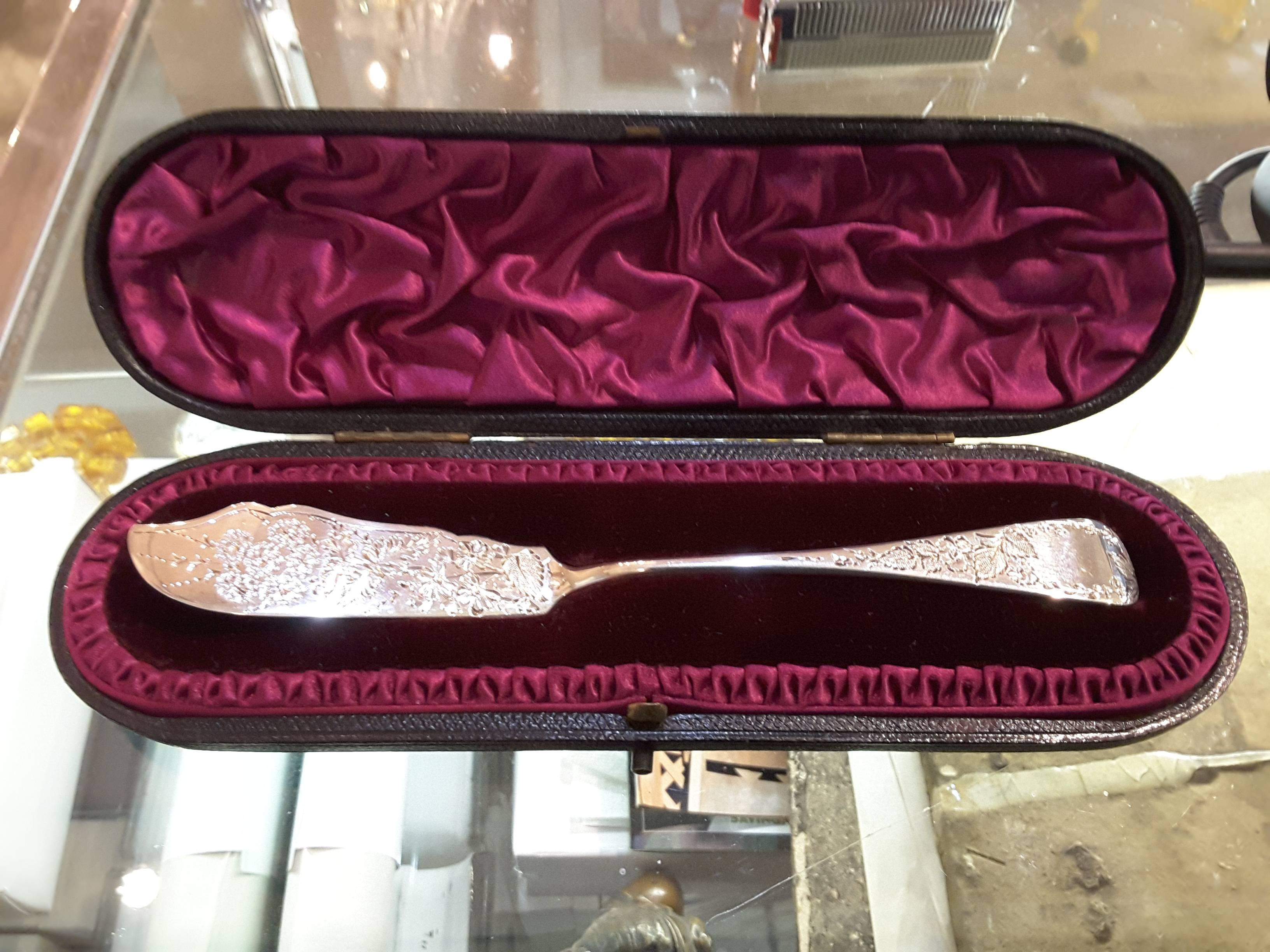 Sterling Silver Butter Knife in a Presentation Case London Hallmarked for 1886 4