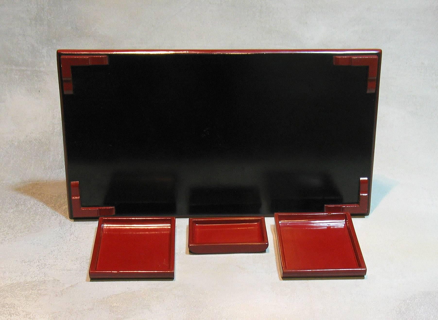 Rare Antique Chinese Red Lacquer Desk Box Early 20th Century In Good Condition For Sale In Ottawa, Ontario