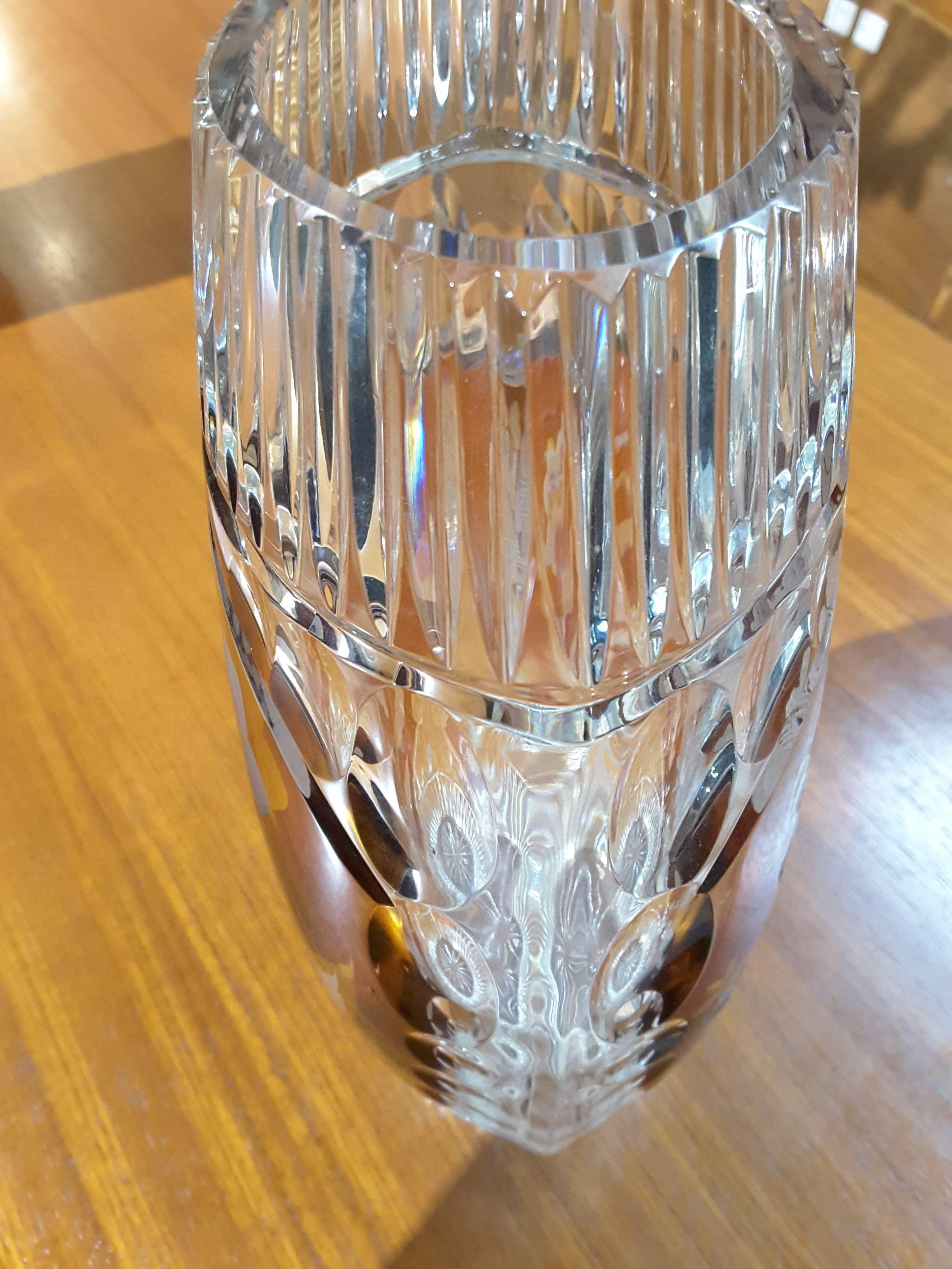 Milieu du XXe siècle Vase Art Déco en cristal au plomb taillé à la roue et en ambre, hutte Josephine en vente