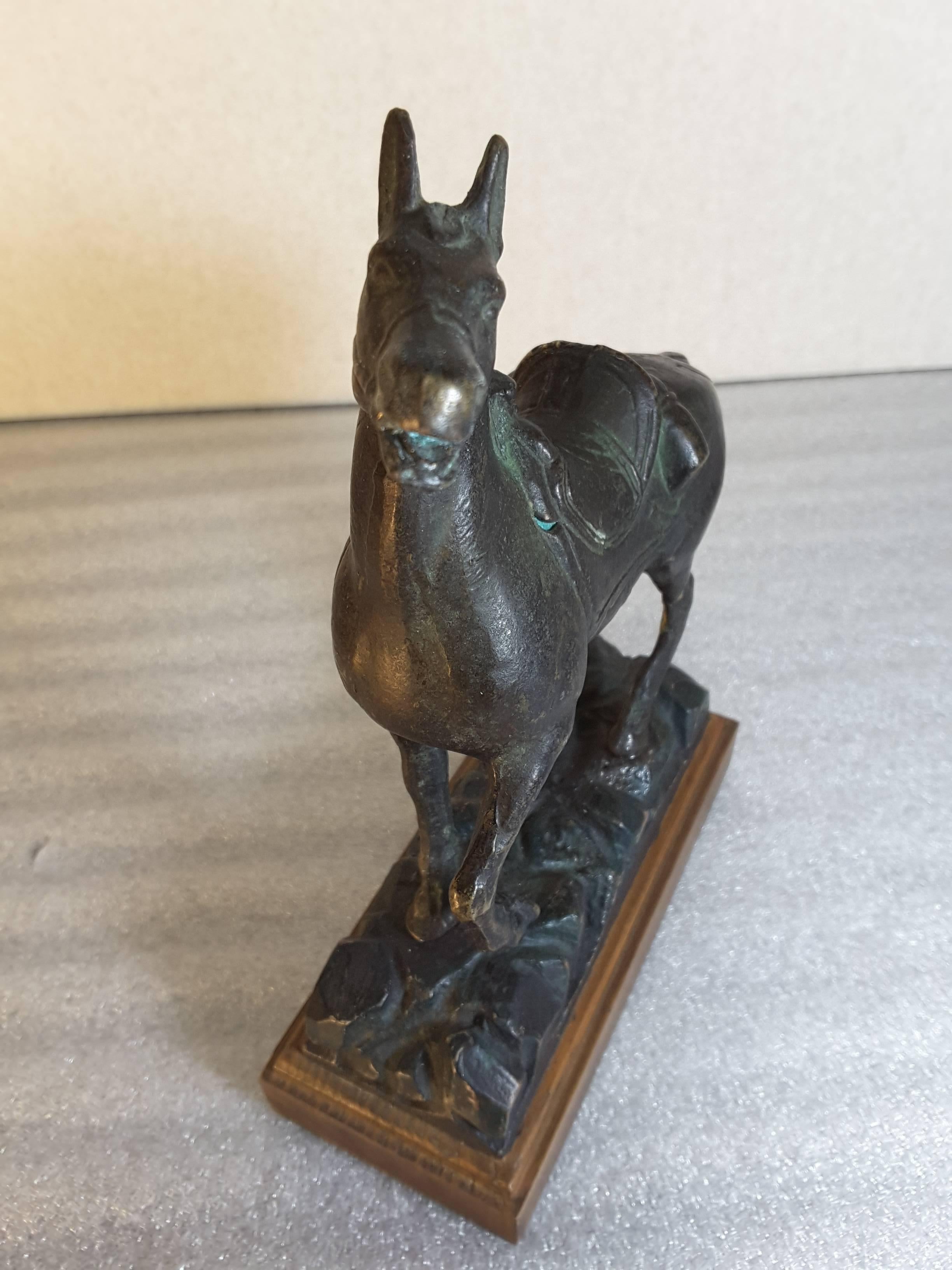 Tänzelndes Pferd aus amerikanischer Schule aus Bronze, Titel 