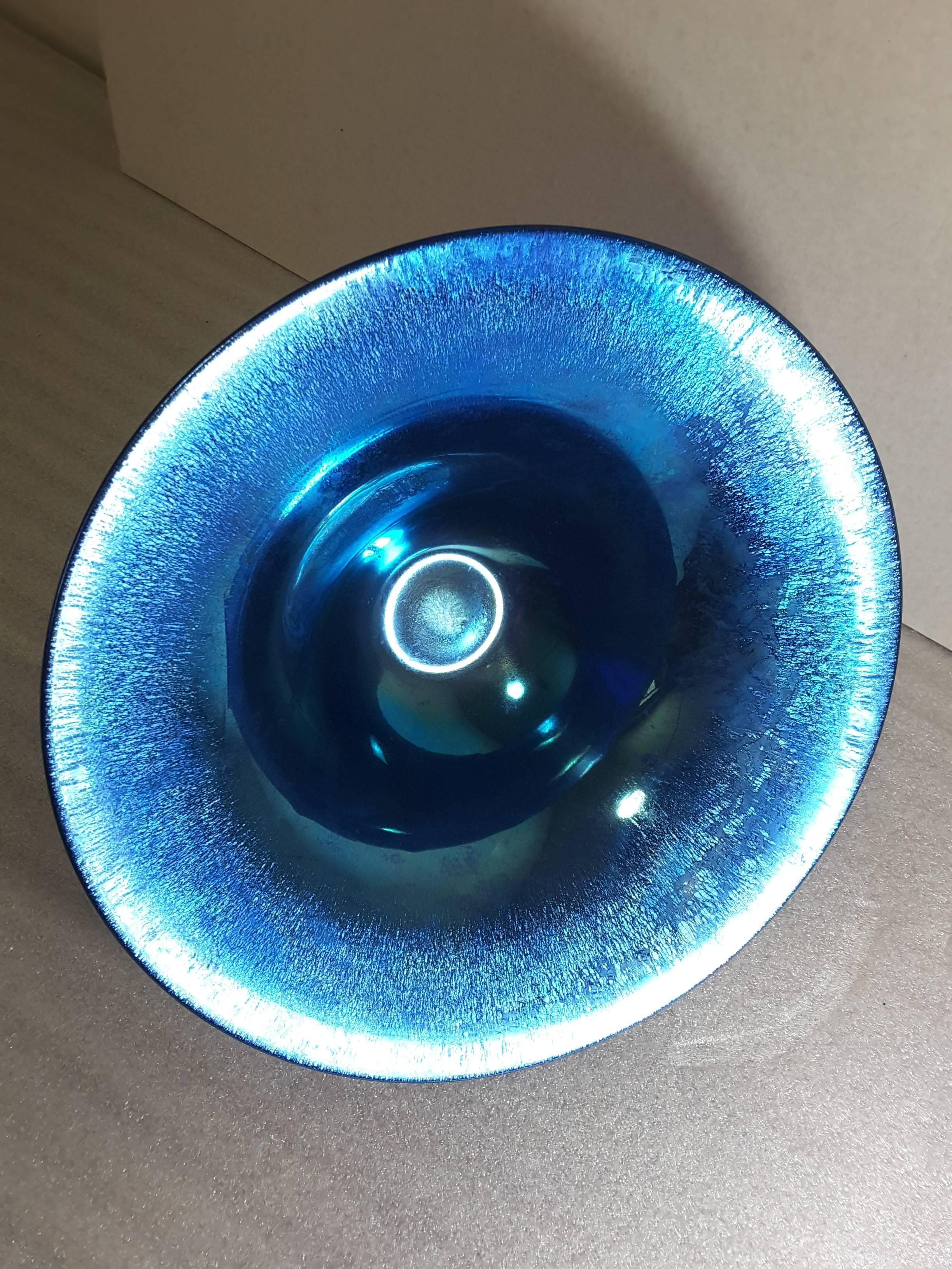 Late 20th Century Lundberg Studios Iridescent Shooting Star Art Glass Bowl, Signed and Dated 1999