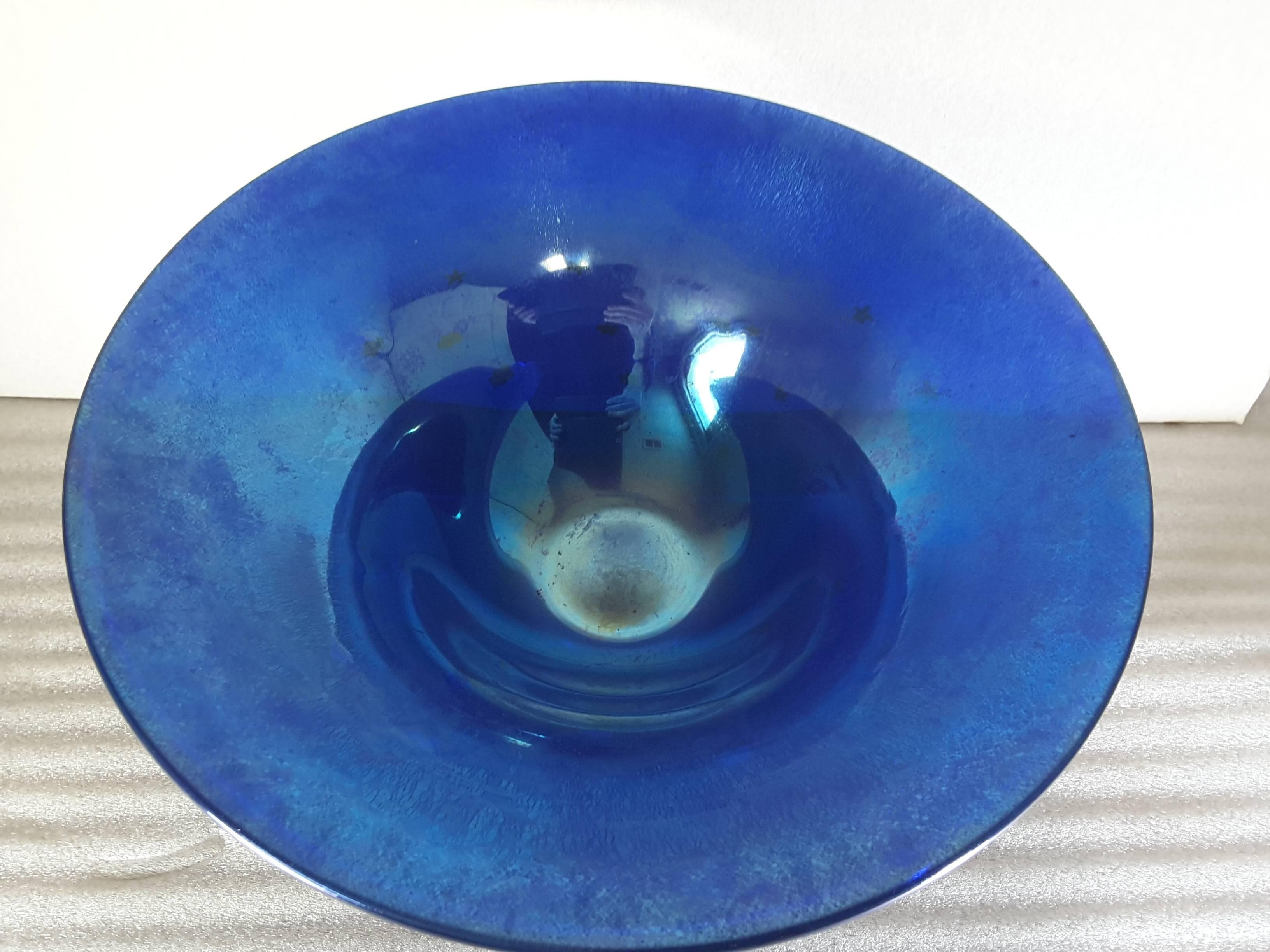 Lundberg Studios iridescent shooting star art glass bowl, signed and dated 1999, the signature looks like Ingrid. The bowl is flared at the top and tapered to a footed base. The bowl has a unground pontil and is signed and dated on the bottom. The