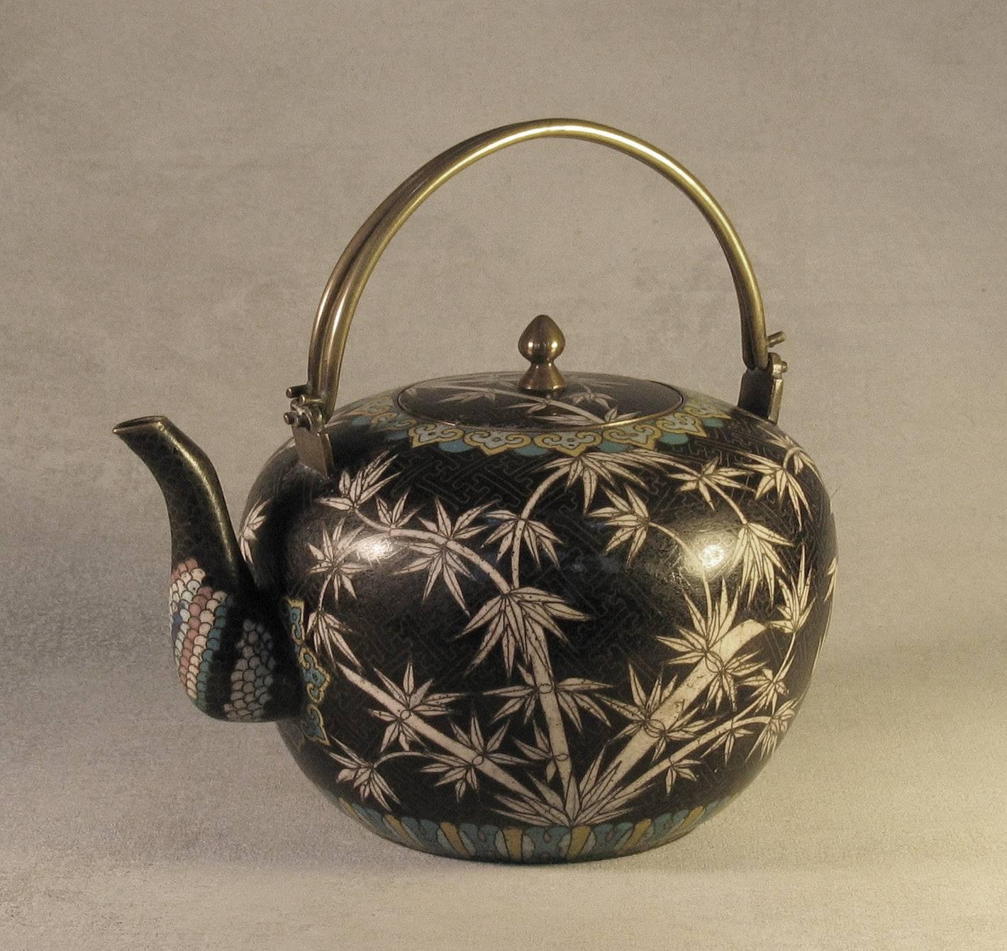 Japanese Cloisonne Teapot, Early Meiji Period In Good Condition In Ottawa, Ontario