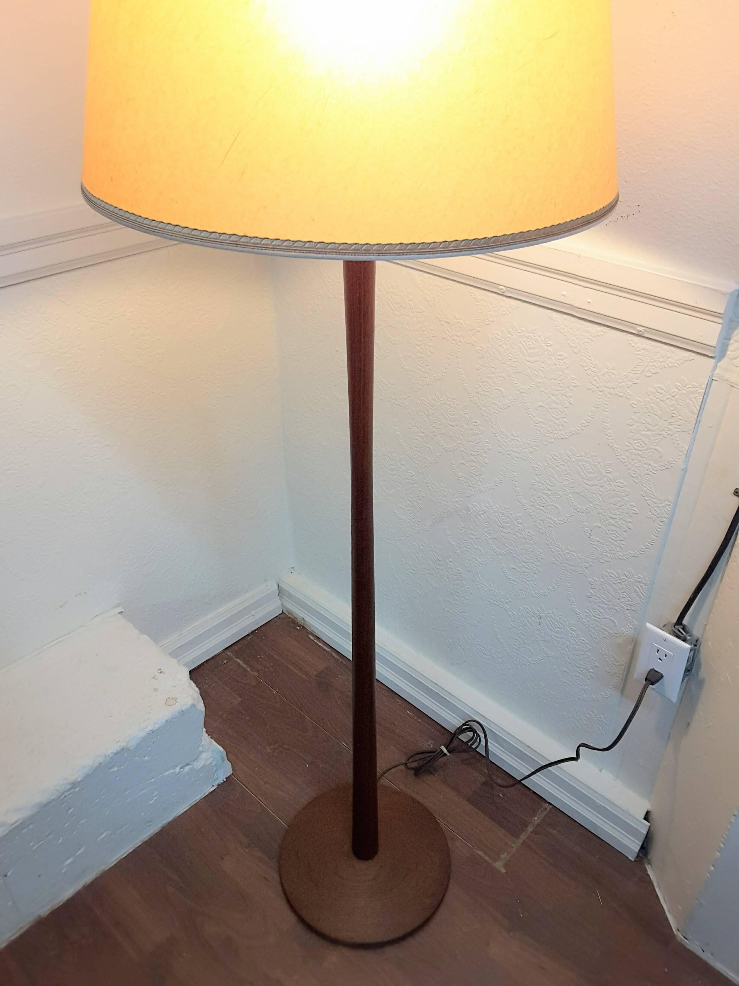 Mid-Century Danish teak floor lamp with a tapered column, on a round slightly coned base. The lamp measures 60