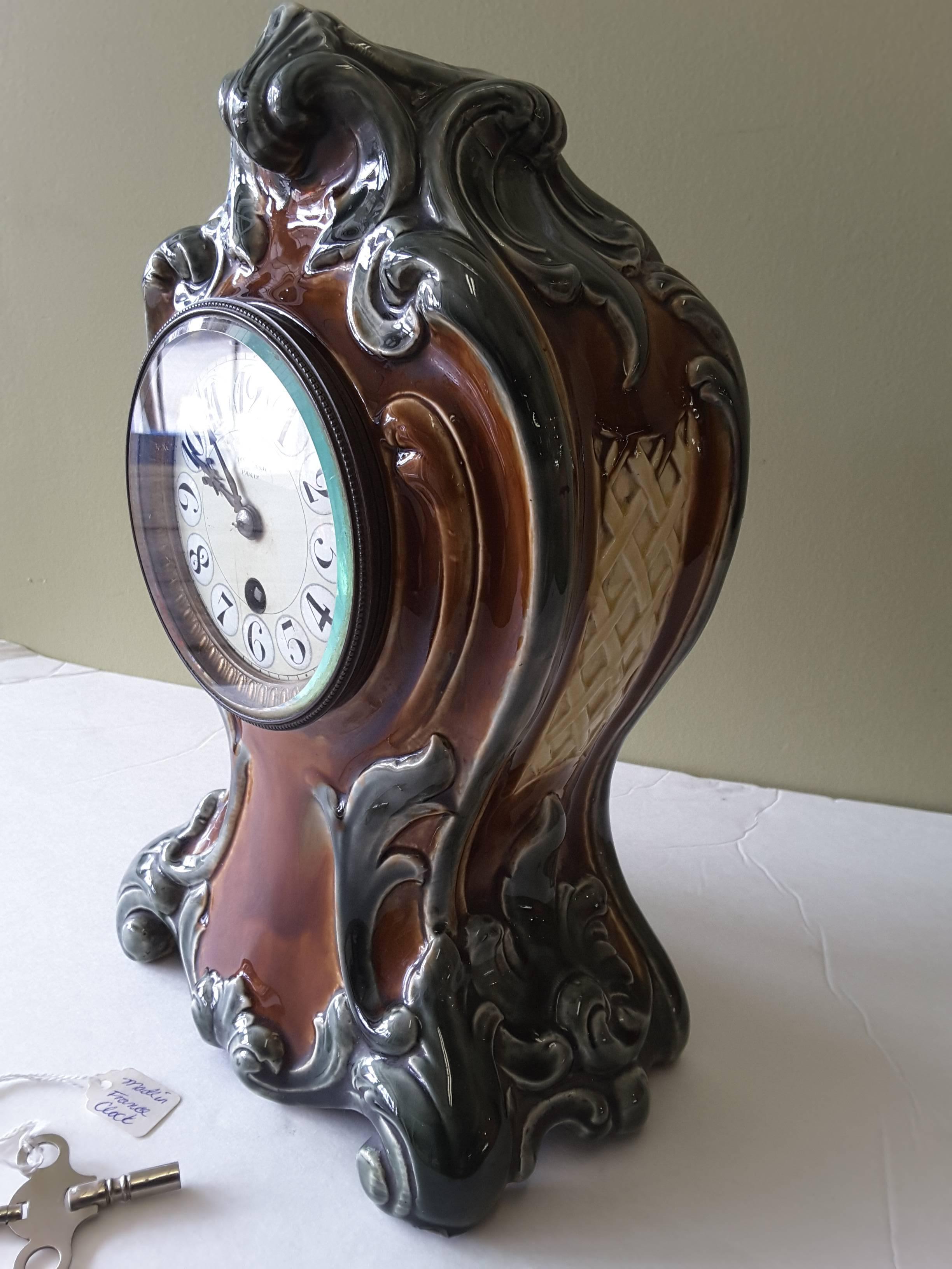 Art Nouveau French Majolica clock, Paris, circa 1880-1900, The clock is an 8 day cylinder movement, marked only with a number 67731, single pendulum and single wind hole with non-chiming movement. The clock is in Fine working condition. The dial is