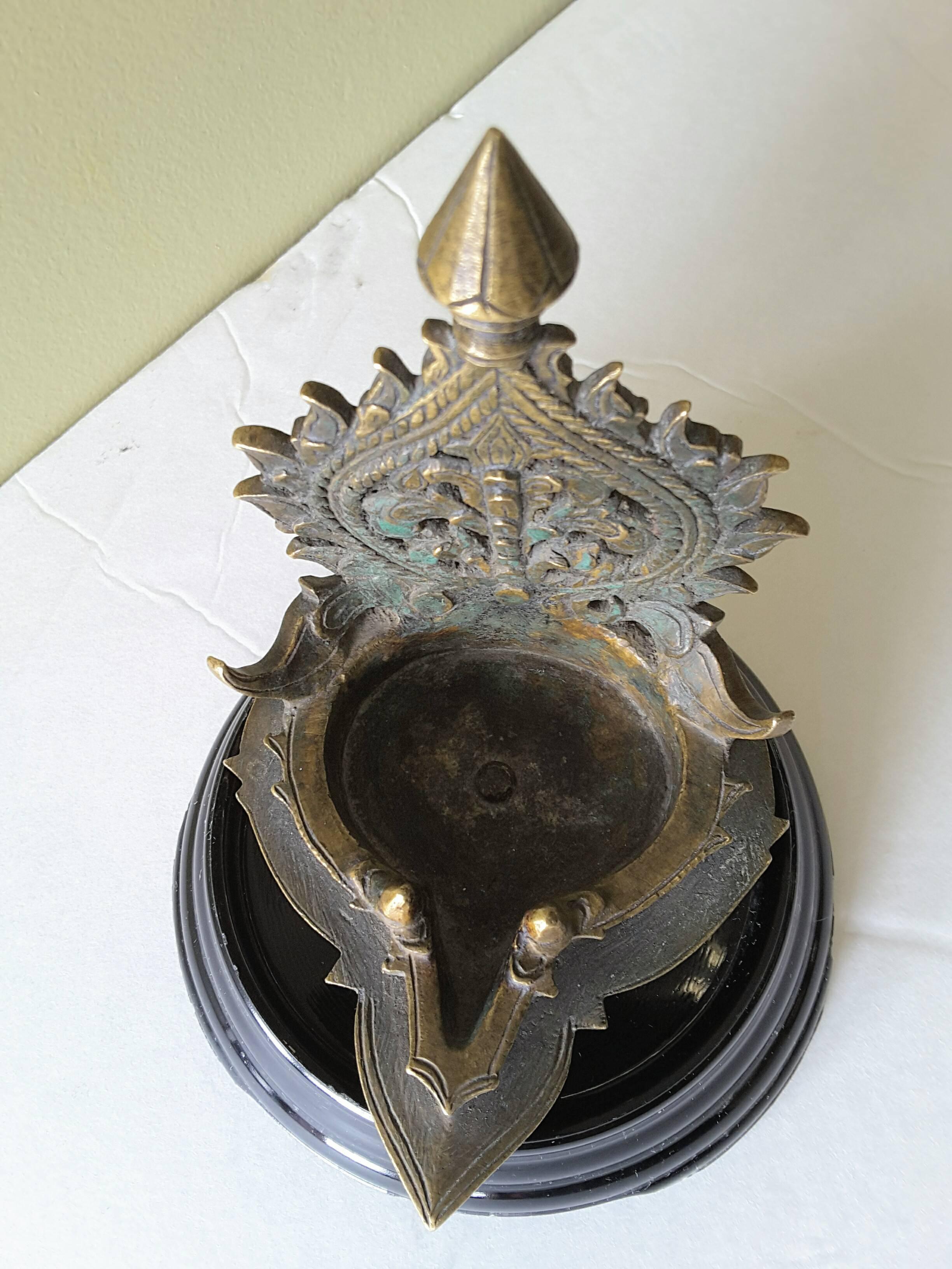 Bronze South Hindu Ritual Oil Lamp 1