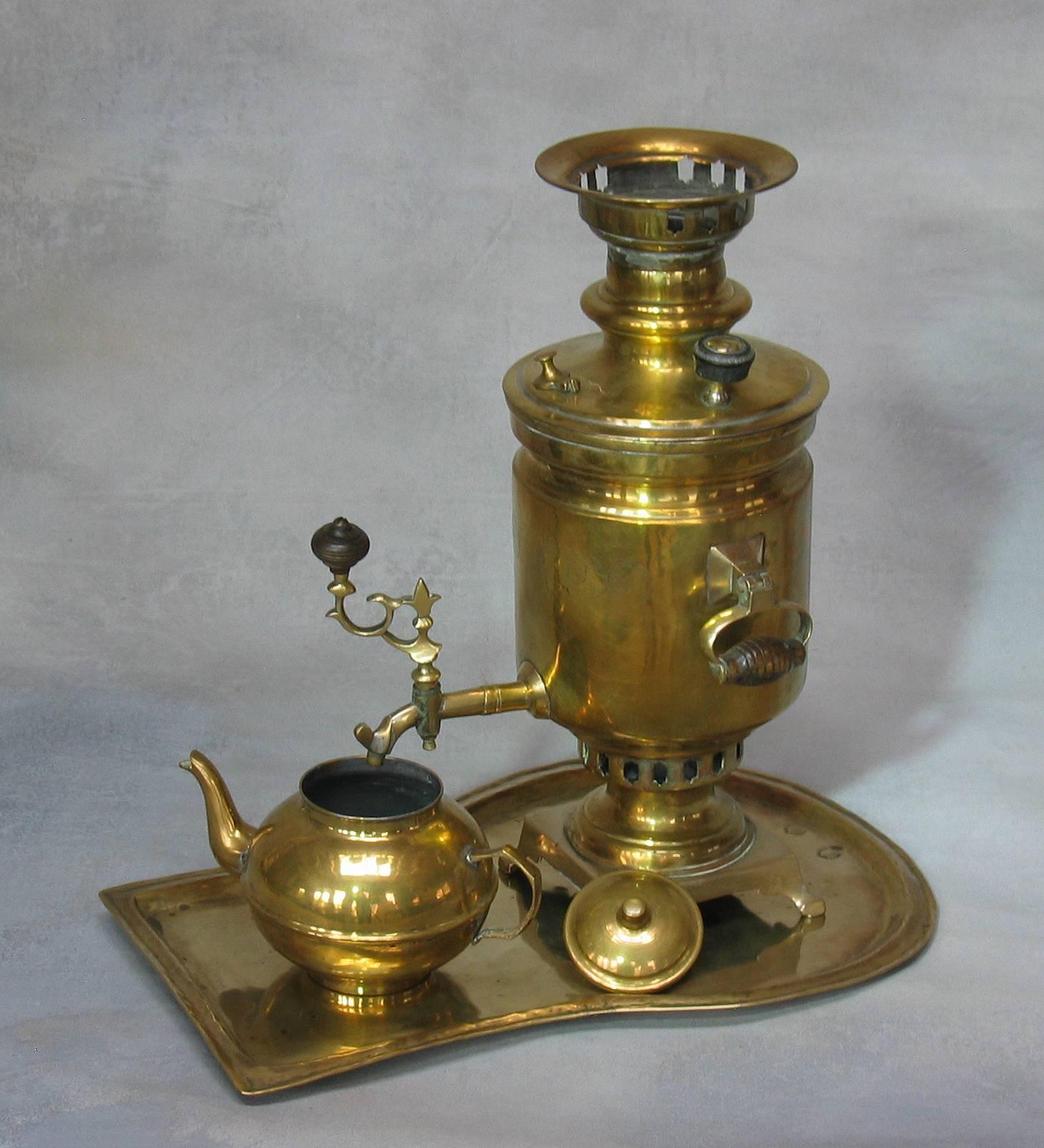 20th Century Russian Brass Samovar, By the Salishchev Factory, Tula, circa 1906