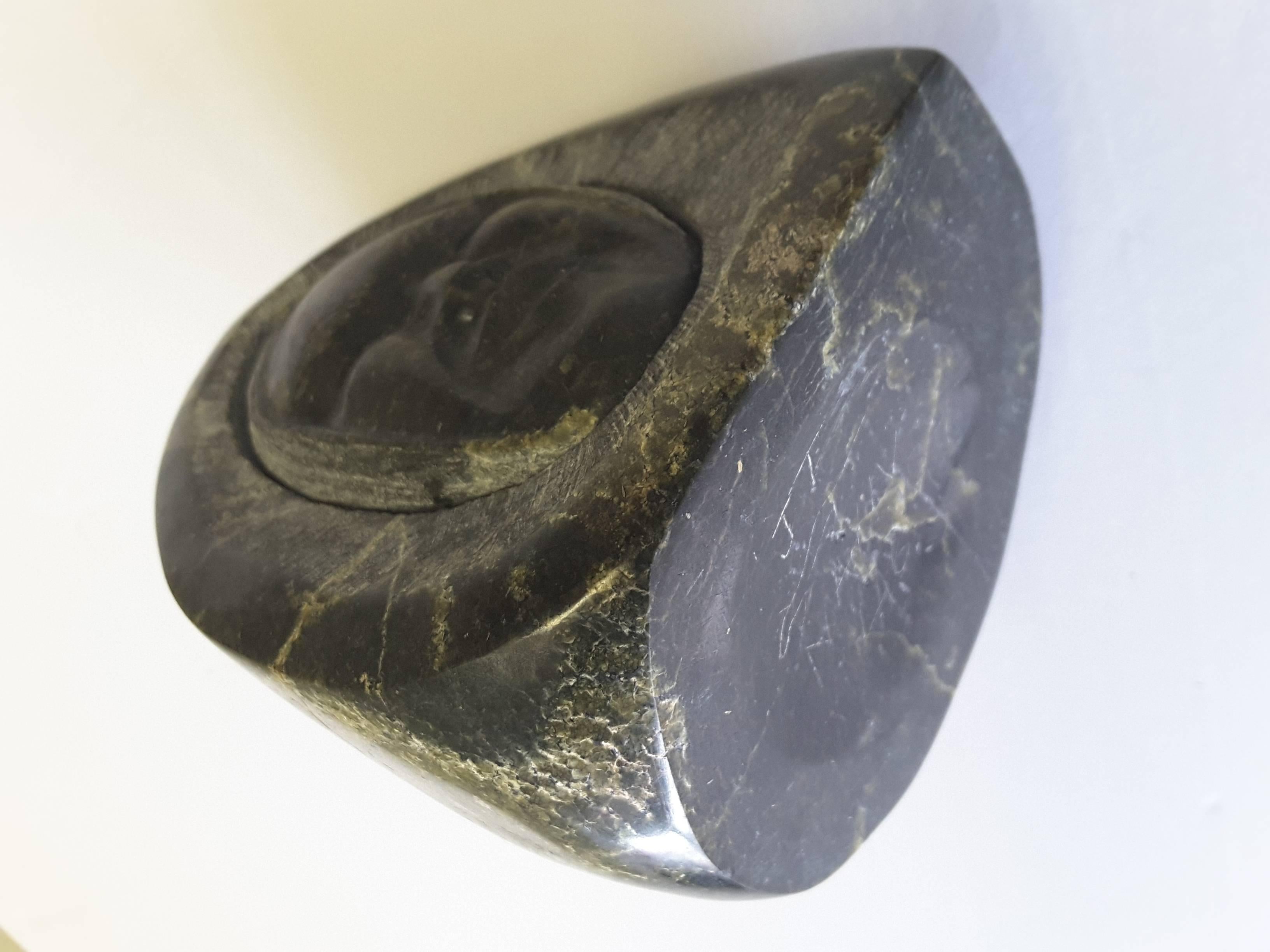 Inuit Soapstone Sculpture of a Face Wrapped in a Parka Hood In Good Condition For Sale In Ottawa, Ontario