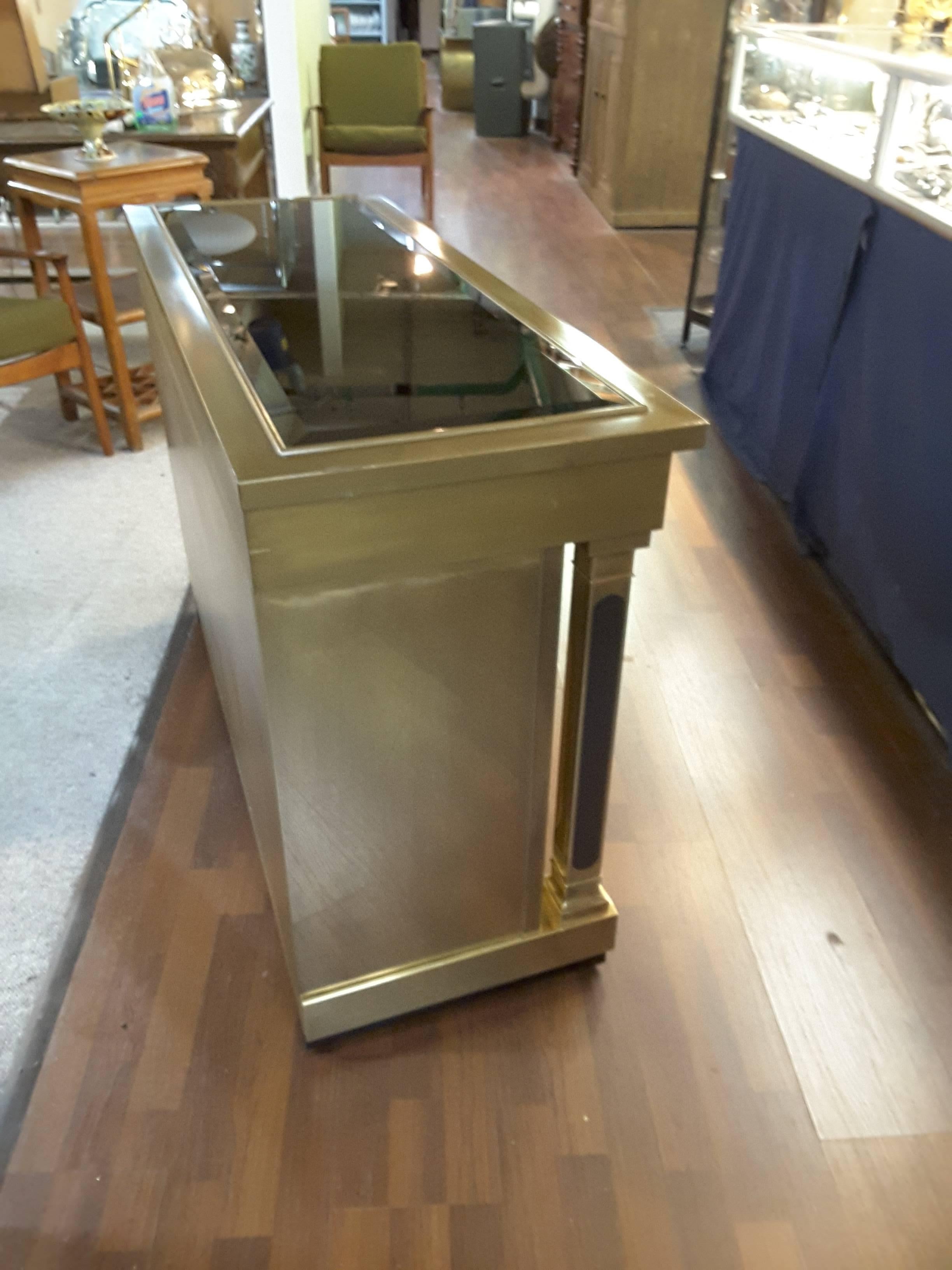 Mid-Century Modern Exceptional Mastercraft Brass, Laminate and Glass Sideboard For Sale