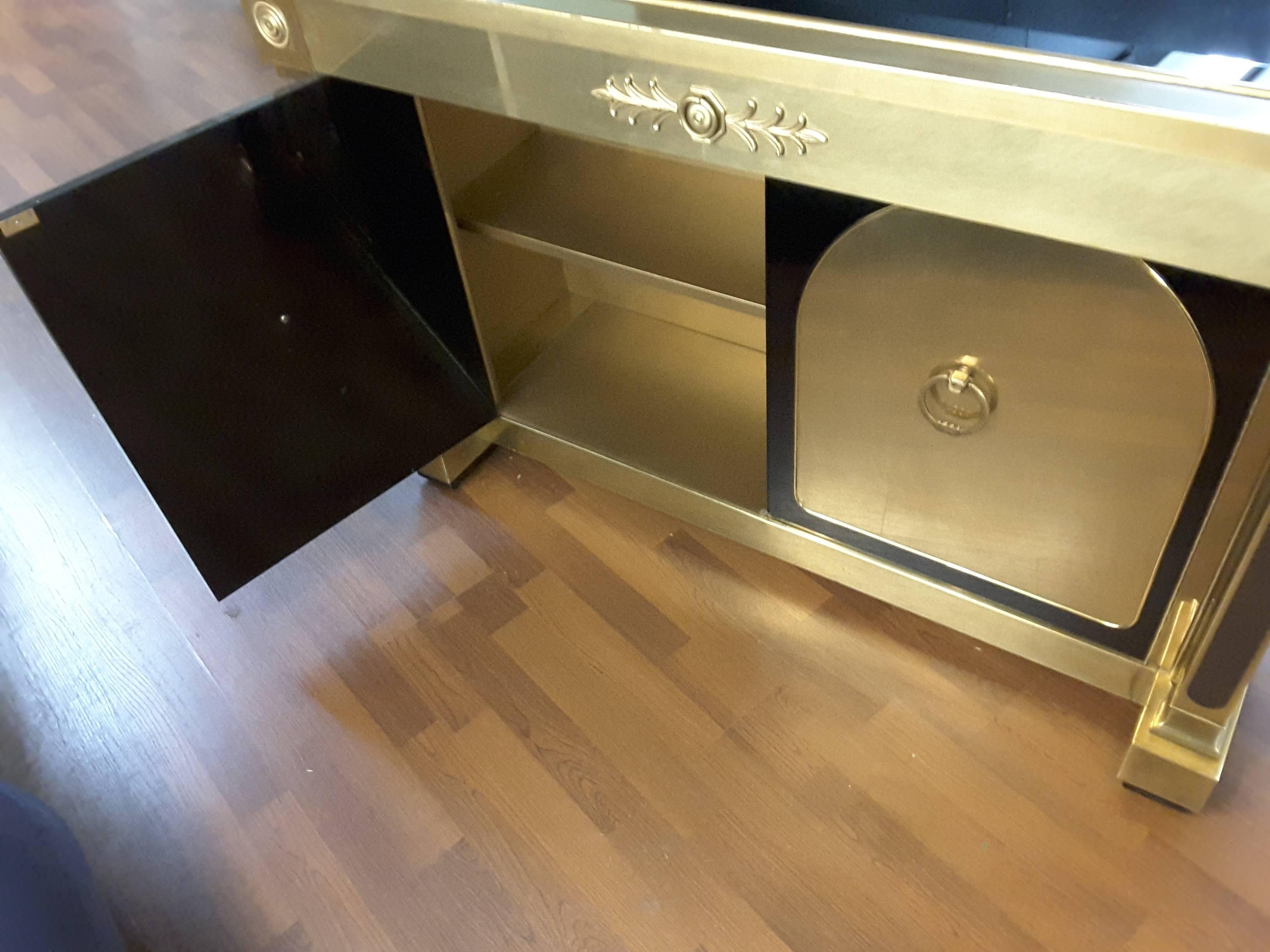20th Century Exceptional Mastercraft Brass, Laminate and Glass Sideboard For Sale