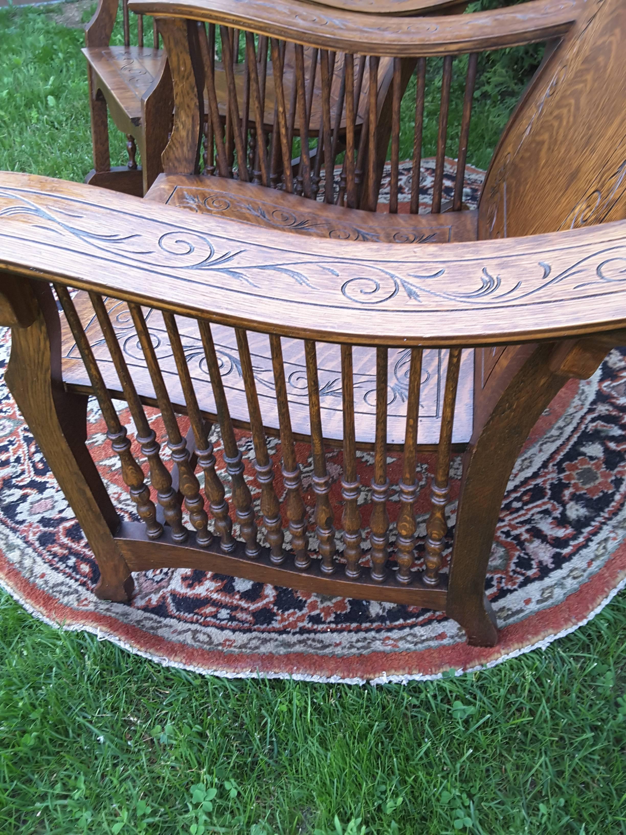 Matched Pair of Quarter Cut Sawn Oak Bentwood Carved Chairs In Excellent Condition In Ottawa, Ontario