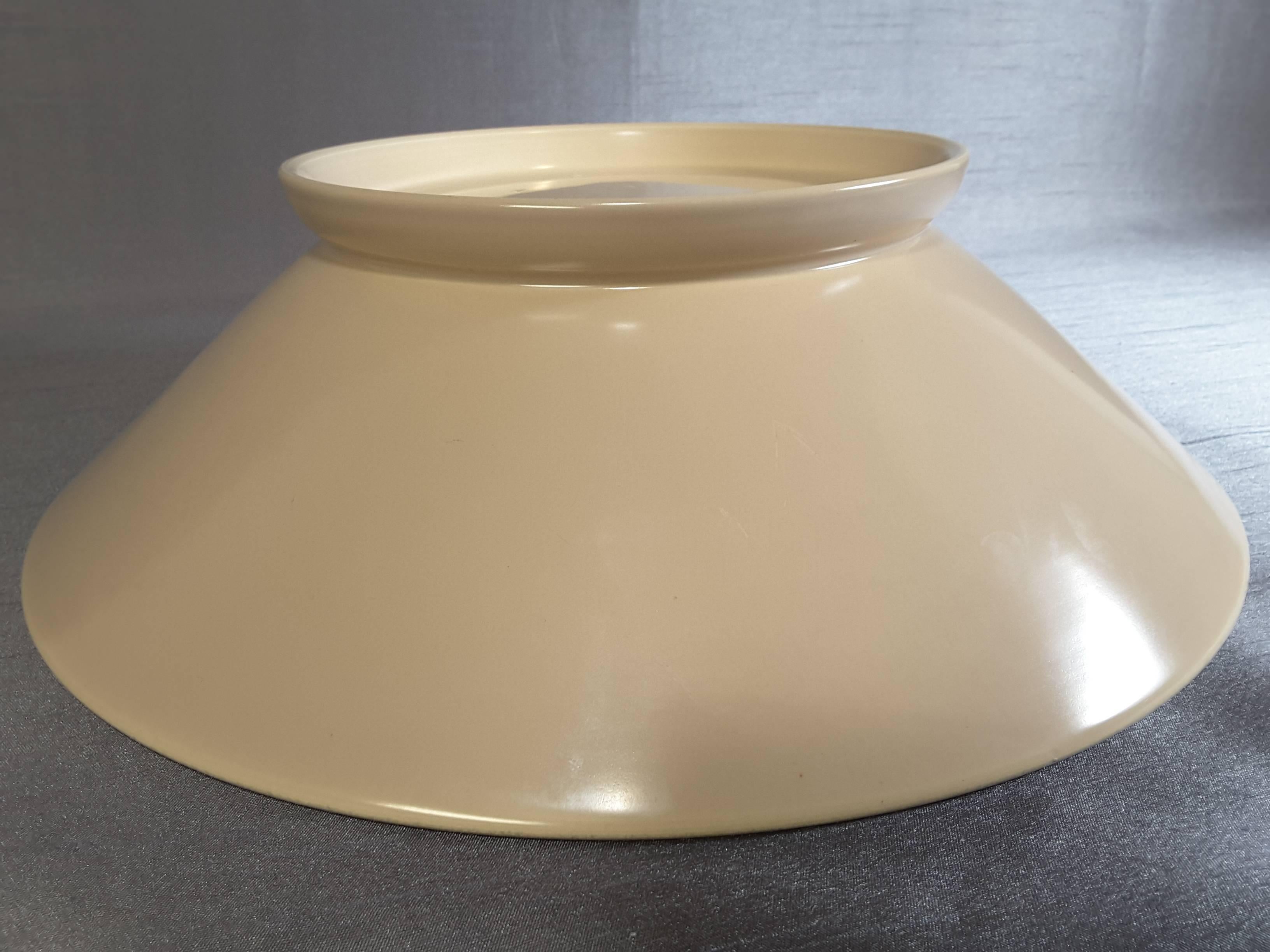 Mid-Century Poole Pottery Centre Bowl or Fruit Bowl In Good Condition In Ottawa, Ontario