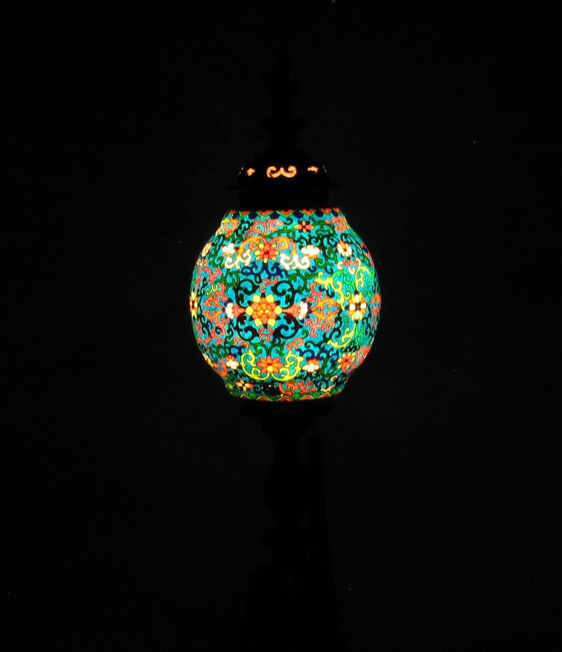 Chinesische Lampe mit Plique-A-Jour-Schirm im Zustand „Gut“ im Angebot in Ottawa, Ontario
