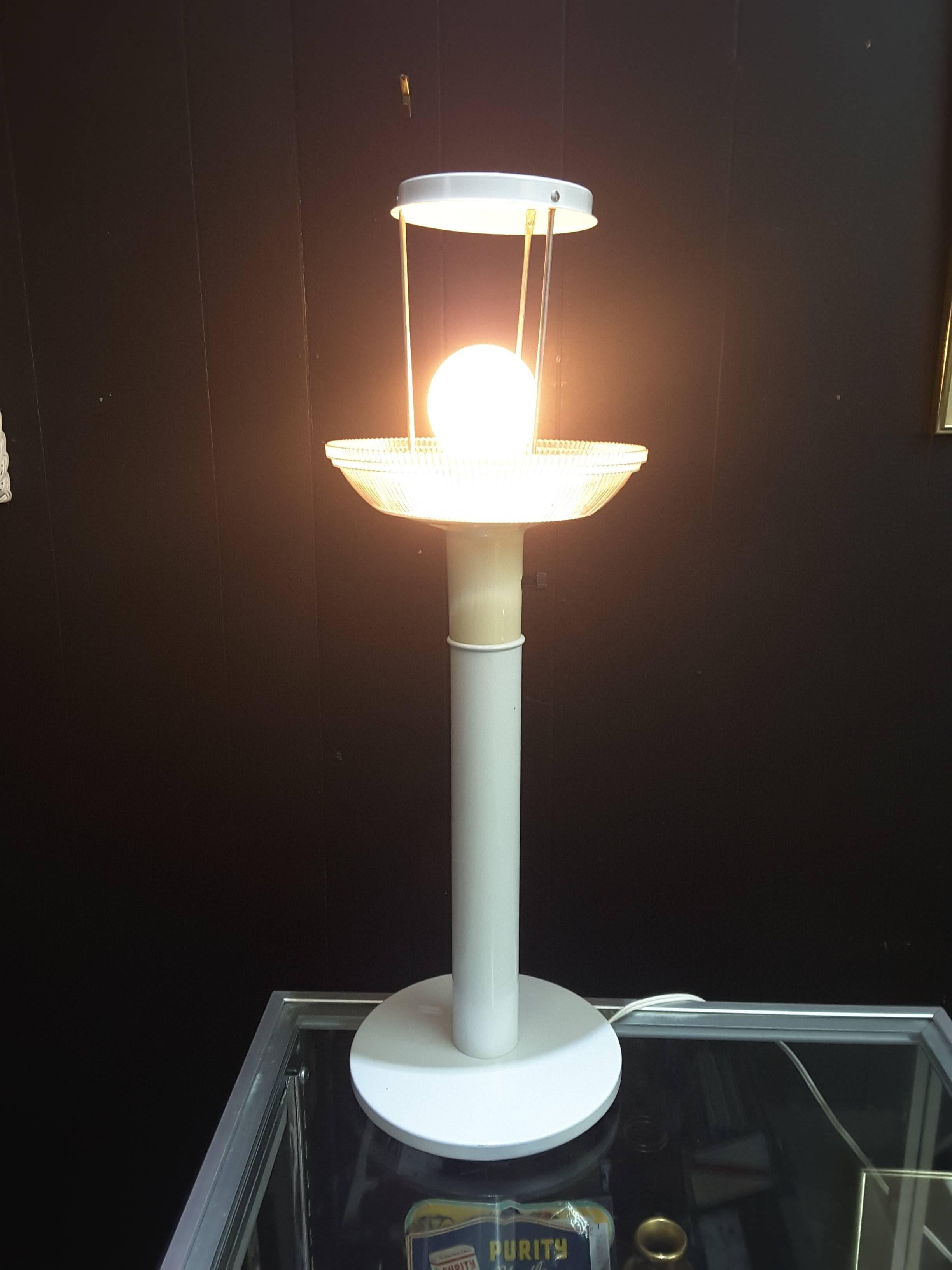 Gerald Thurston Table Lamp for Lightolier All in White In Good Condition In Ottawa, Ontario