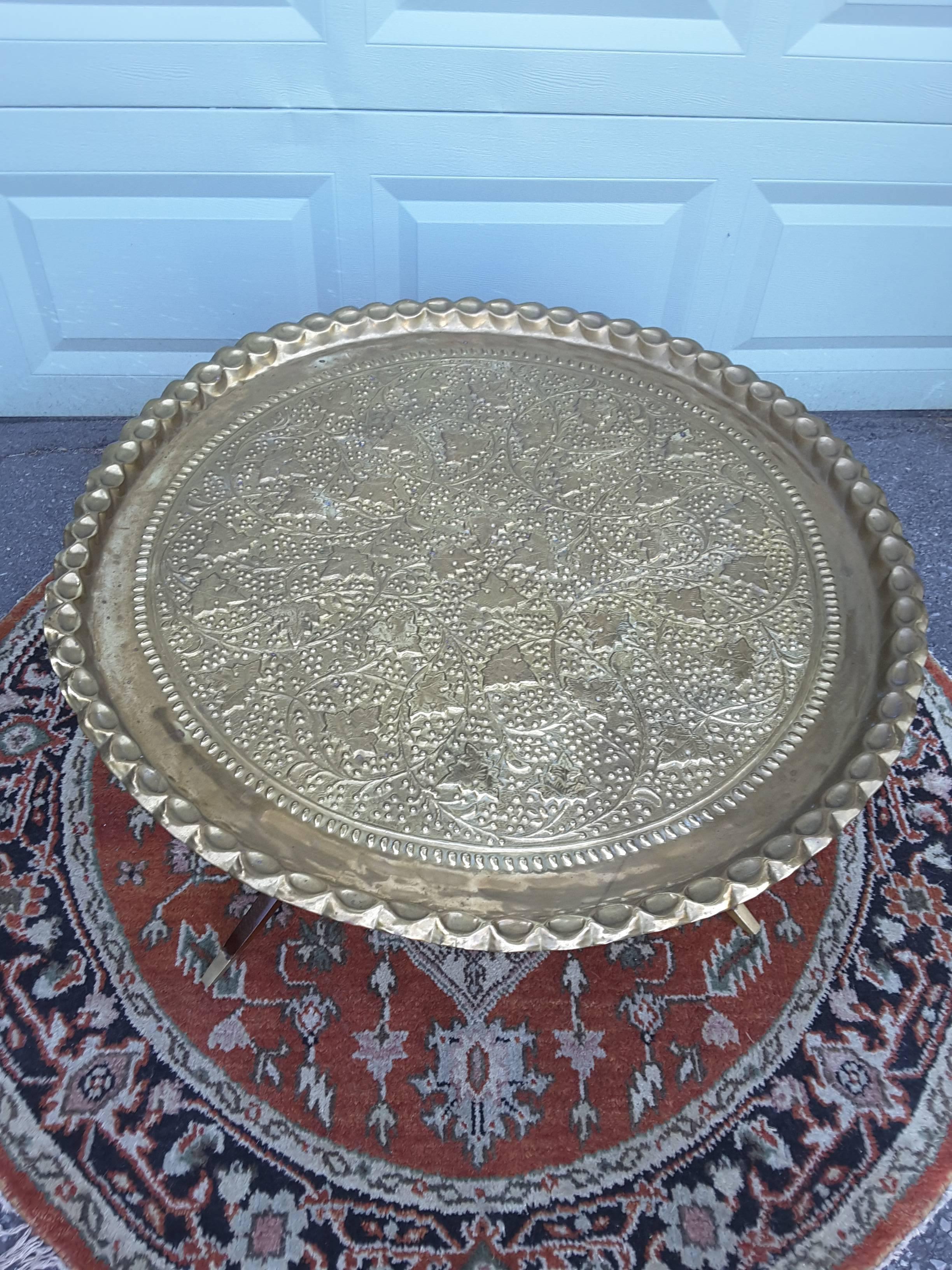 Moroccan Brass Tray Coffee Table Mahogany Base, Leaf & Vine Pattern Design, Mid-Century For Sale