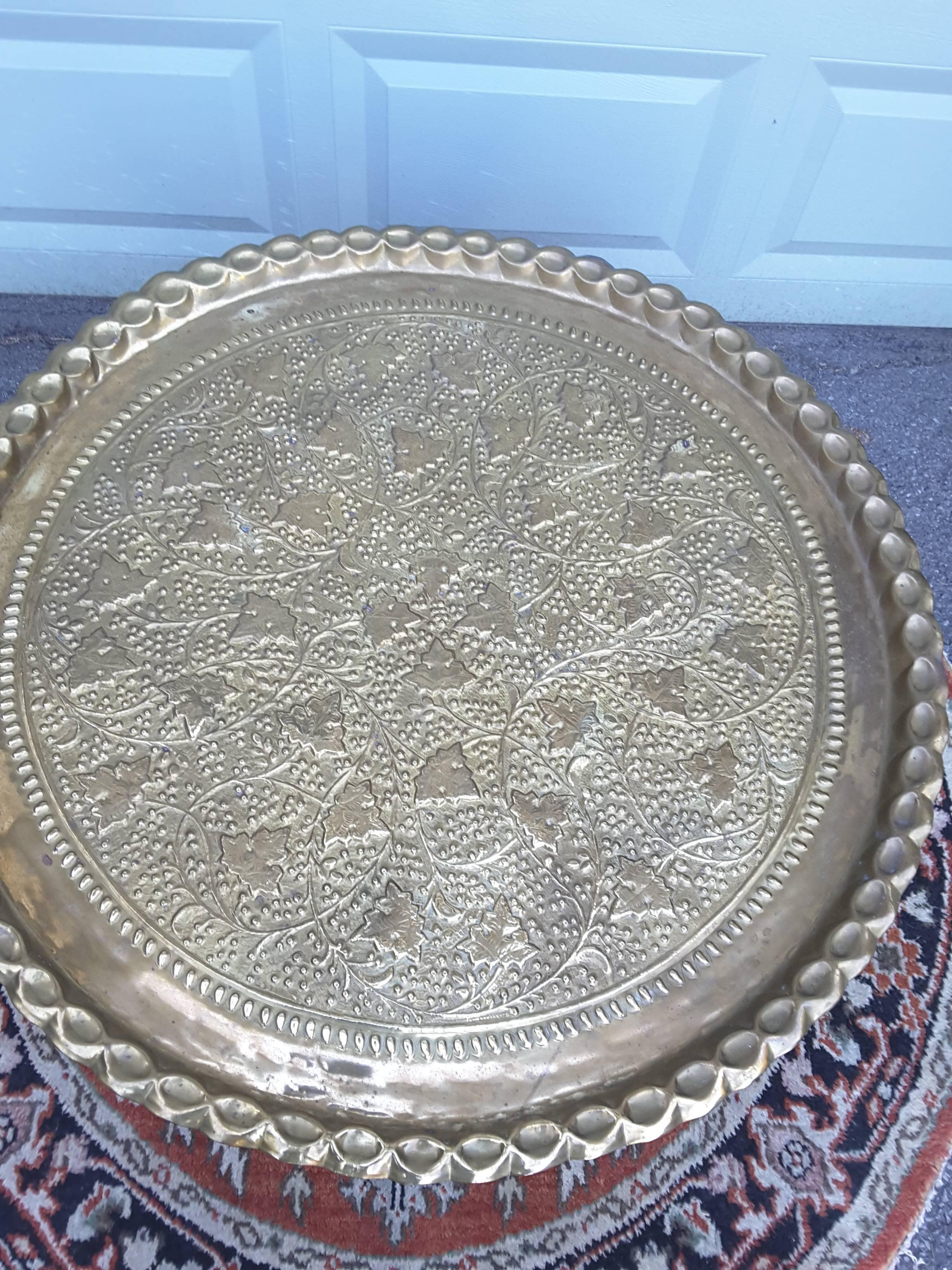 20th Century Brass Tray Coffee Table Mahogany Base, Leaf & Vine Pattern Design, Mid-Century For Sale