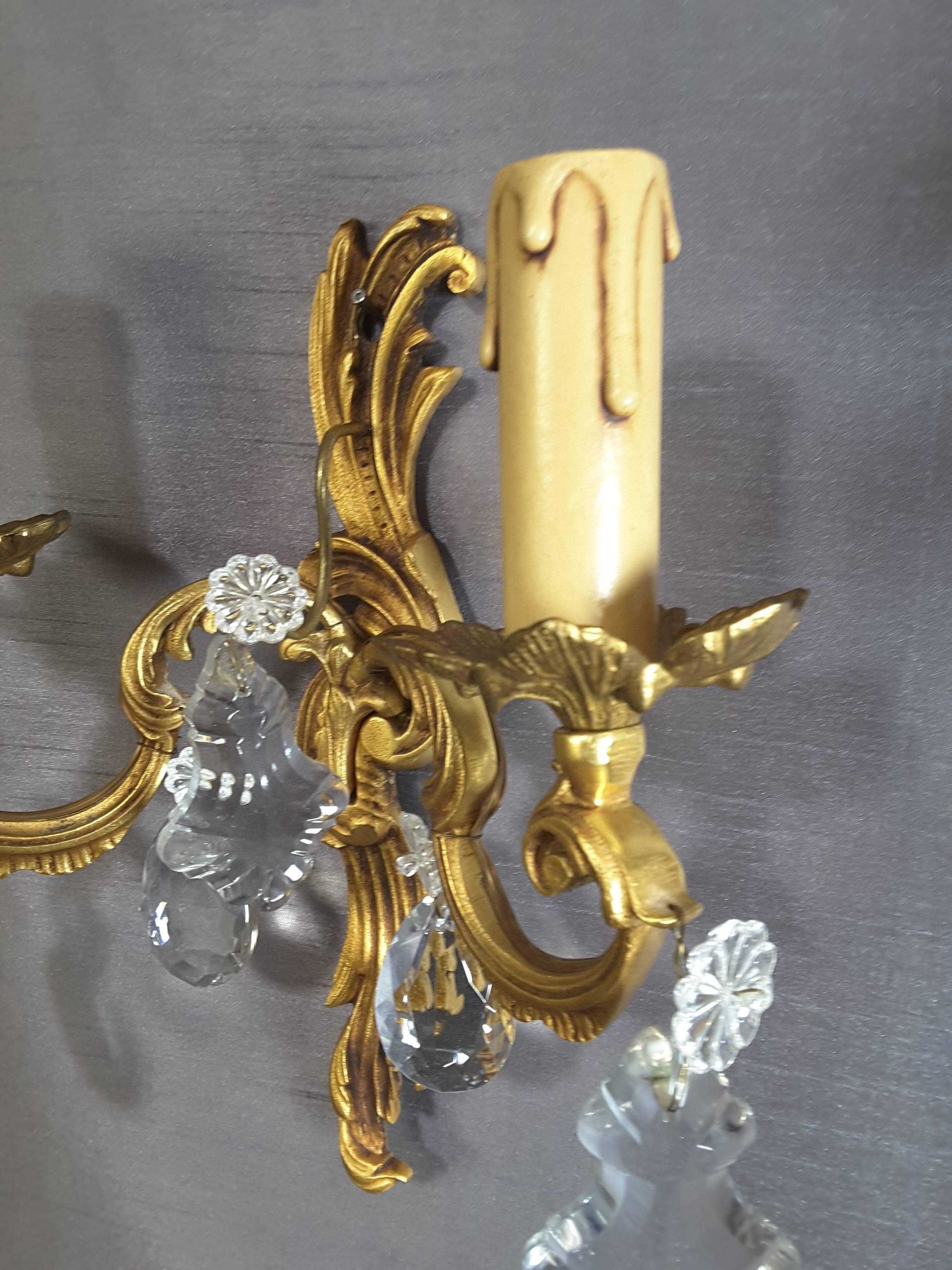 Pair of Brass/Gilt Wall Sconces with Floral Crystals In Good Condition In Ottawa, Ontario