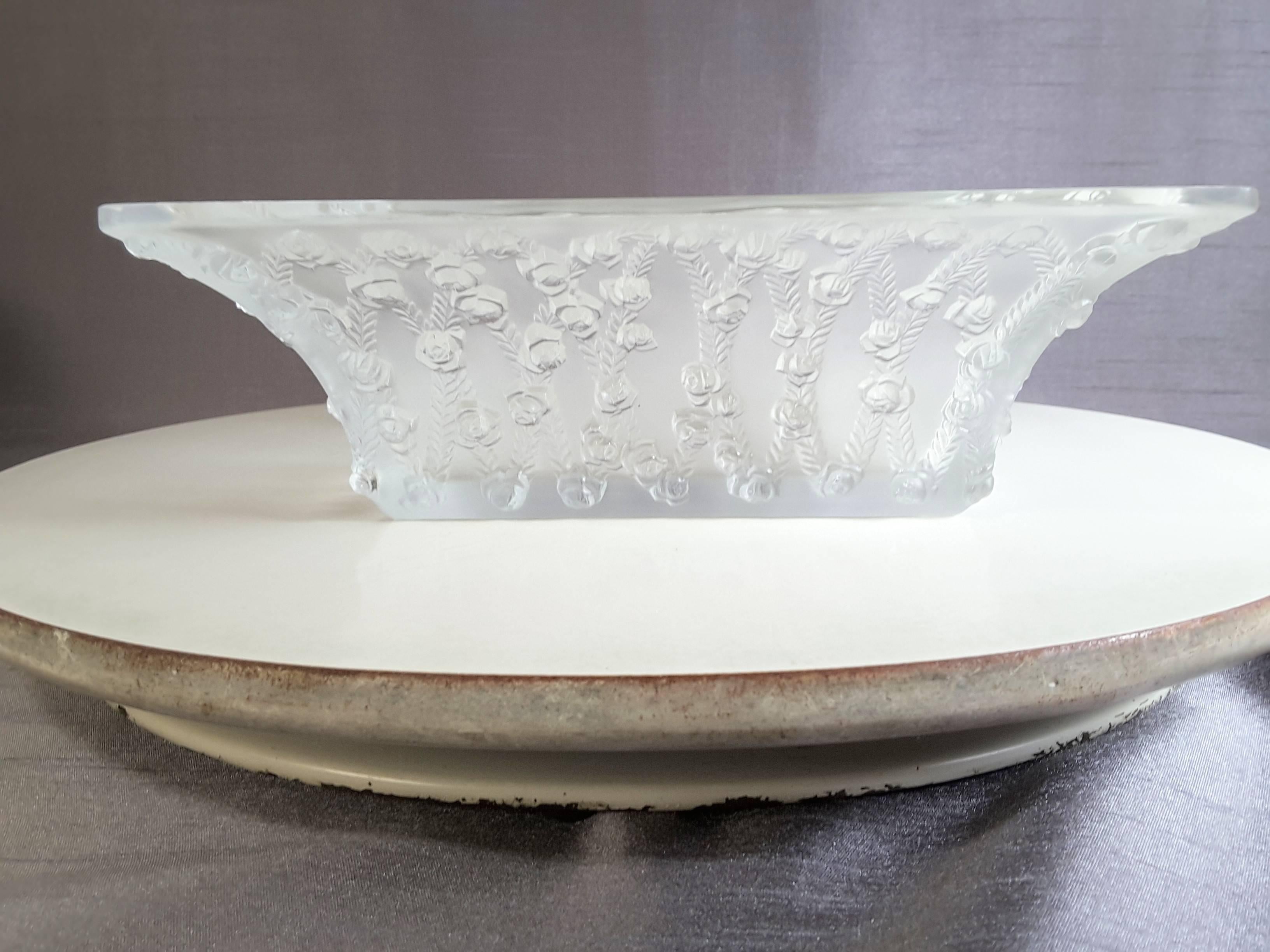 Lalique Clear Crystal Roses Bowl, Designed in 1939 In Good Condition In Ottawa, Ontario