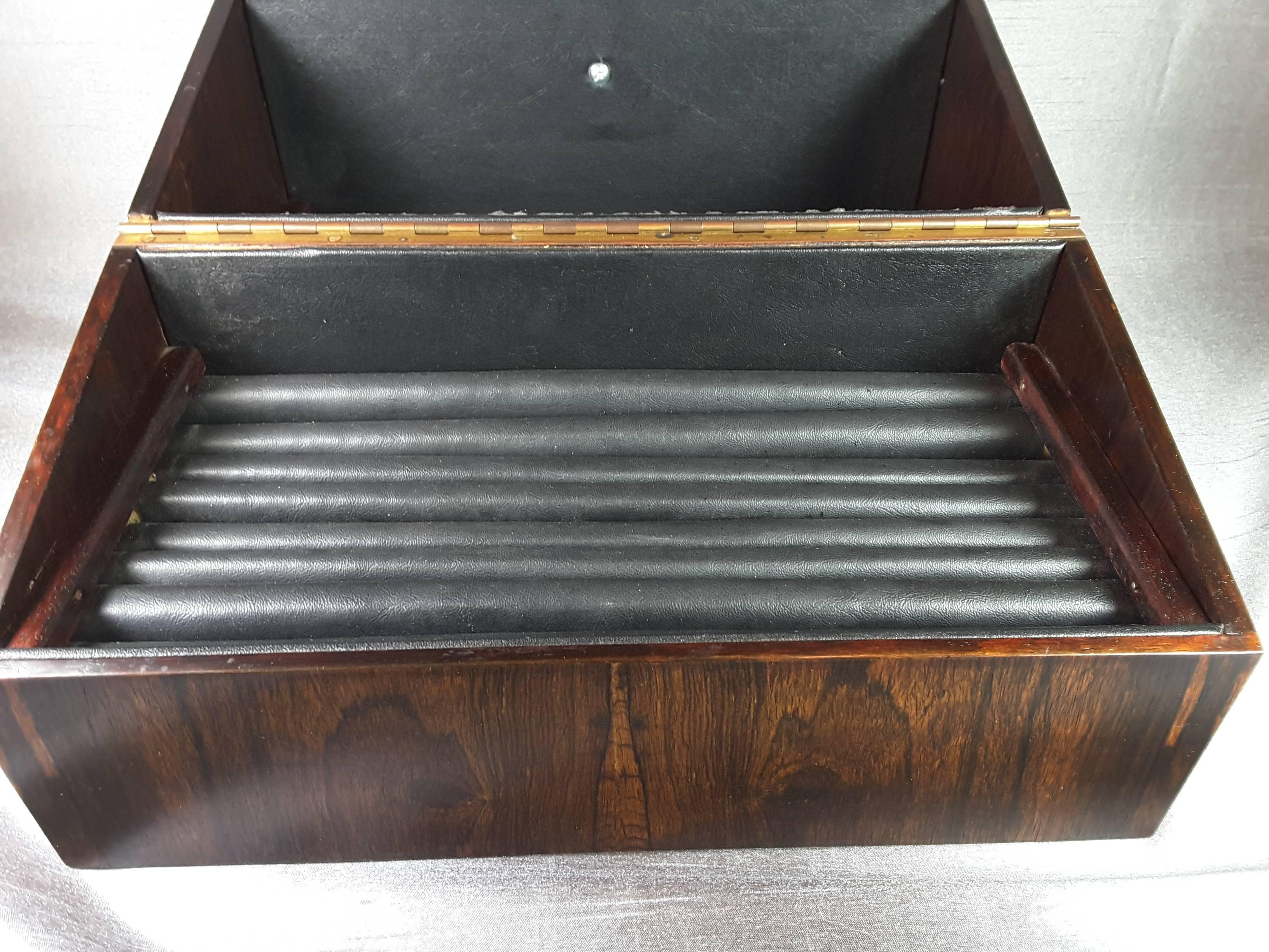 Rosewood Upright Canteen or Cutlery Box In Good Condition In Ottawa, Ontario