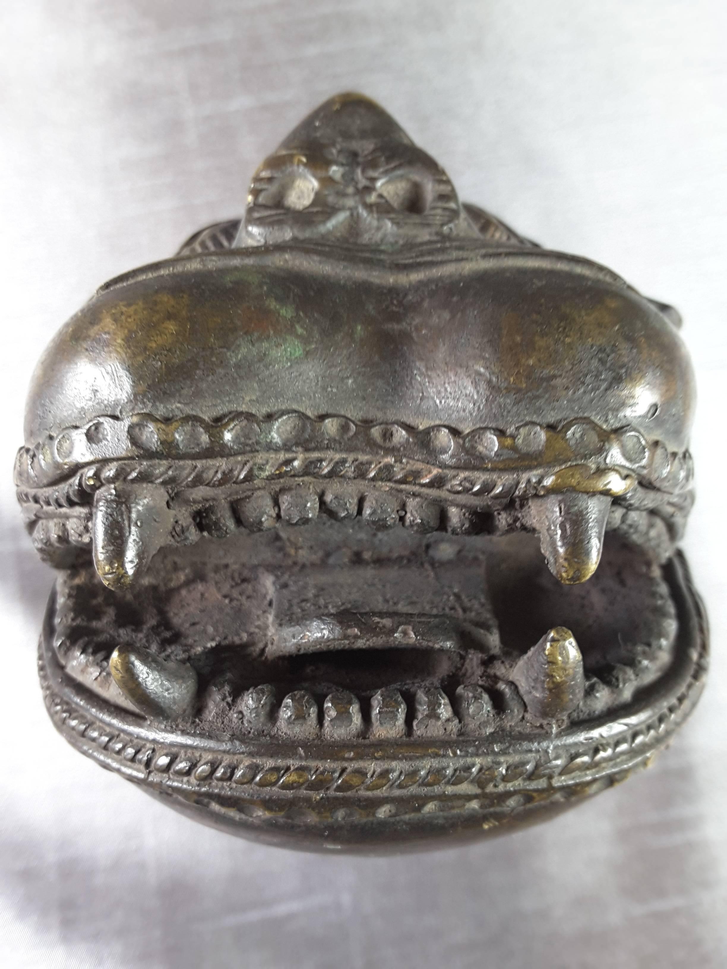 18th-19th Century Palanquin Mythical Tiger Finial Handle in Bronze 3