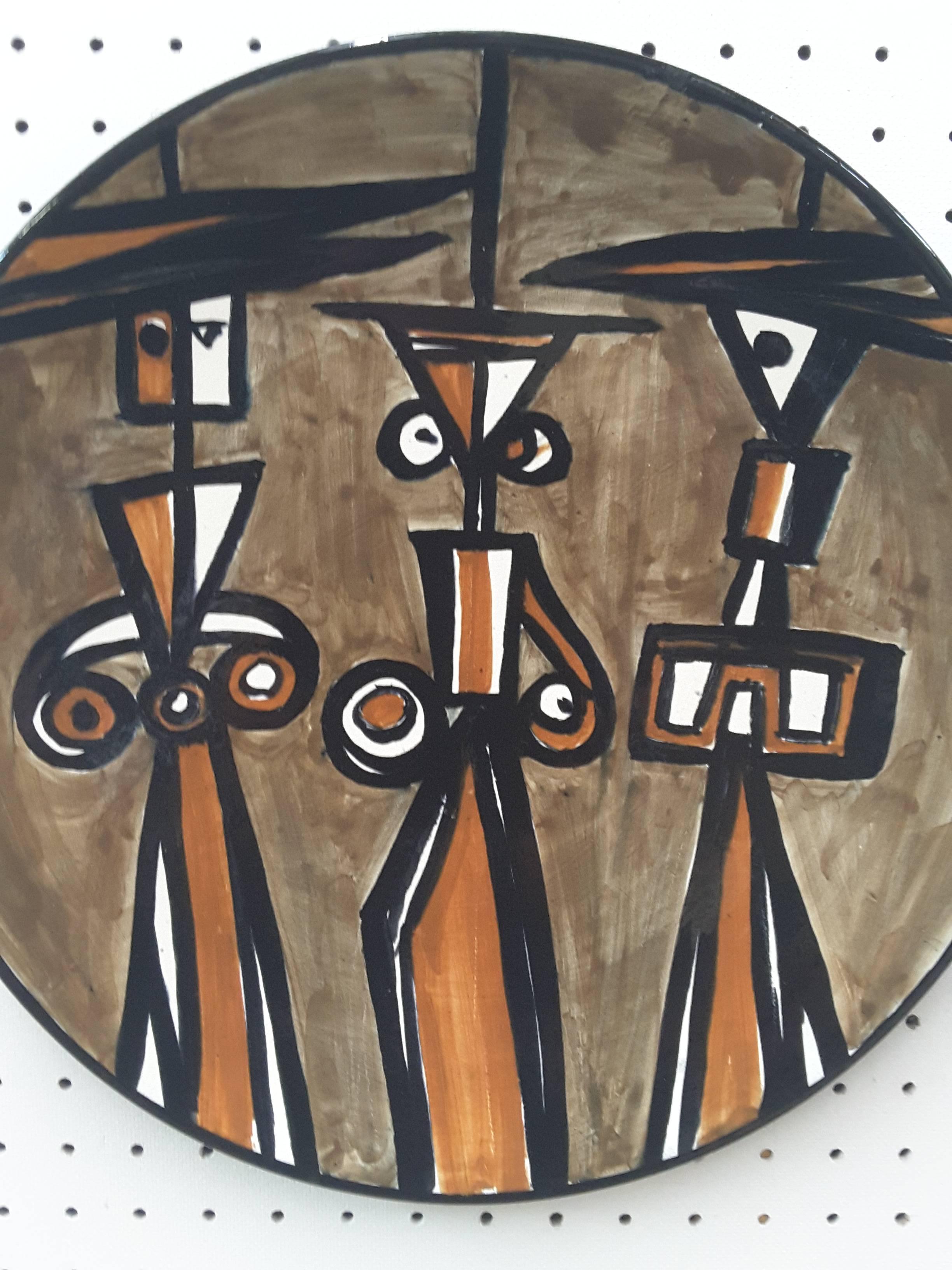 Picasso inspired 1959 polish signed 14 1/2" charger, a very nice Picasso style painted charger, artist signed, country of origin and dated by the artist, H Gtowozewski, Poland, 1959. The charger measures 14 1/2"inches in diameter and is
