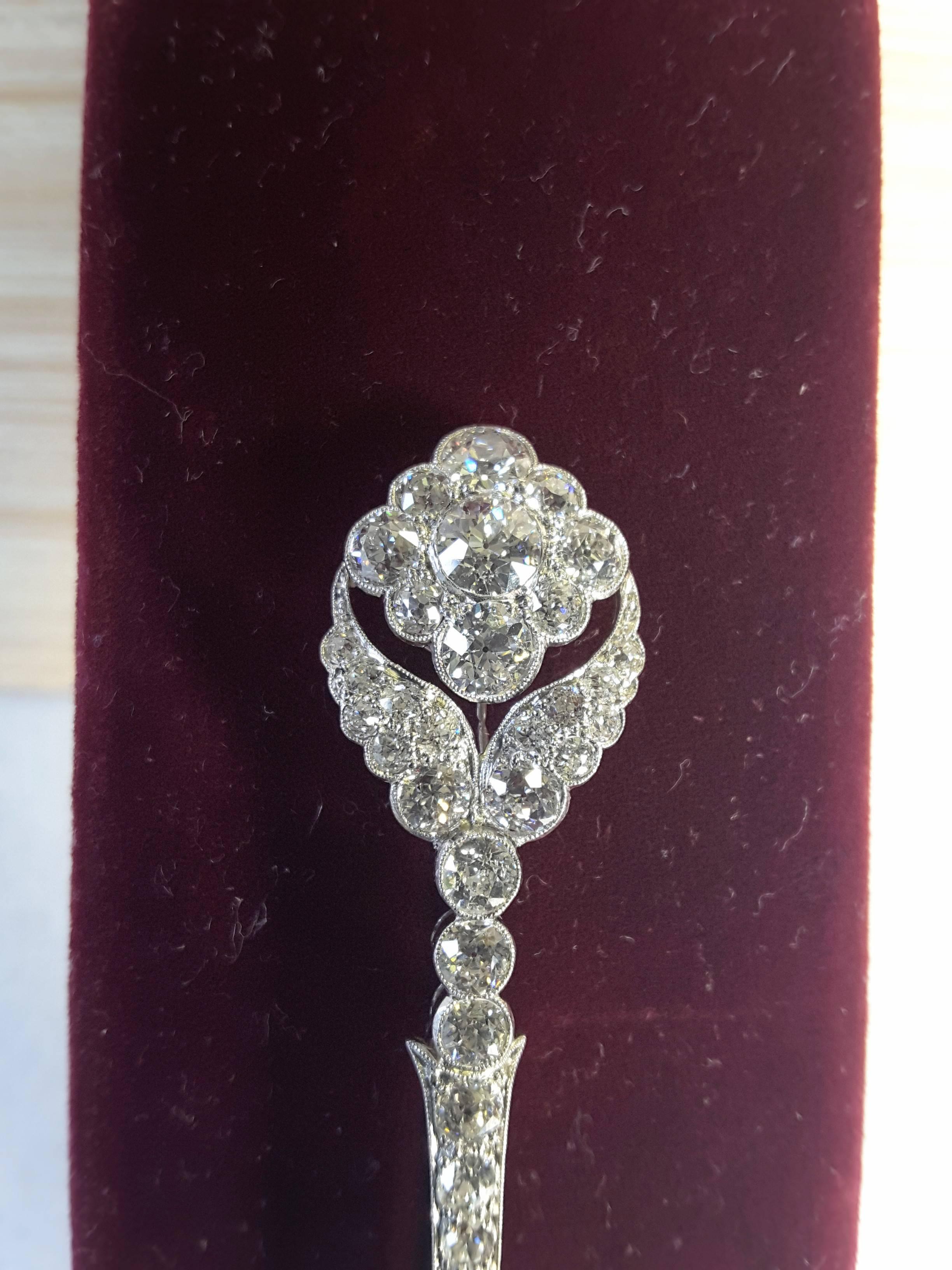 Art Deco 5.07 carat diamond and platinum pin or brooch, this exceptional pin/brooch is done with platinum & diamonds of stunning size and quality, I have included a picture of the apprasial for reference on the description, diamond grading, color