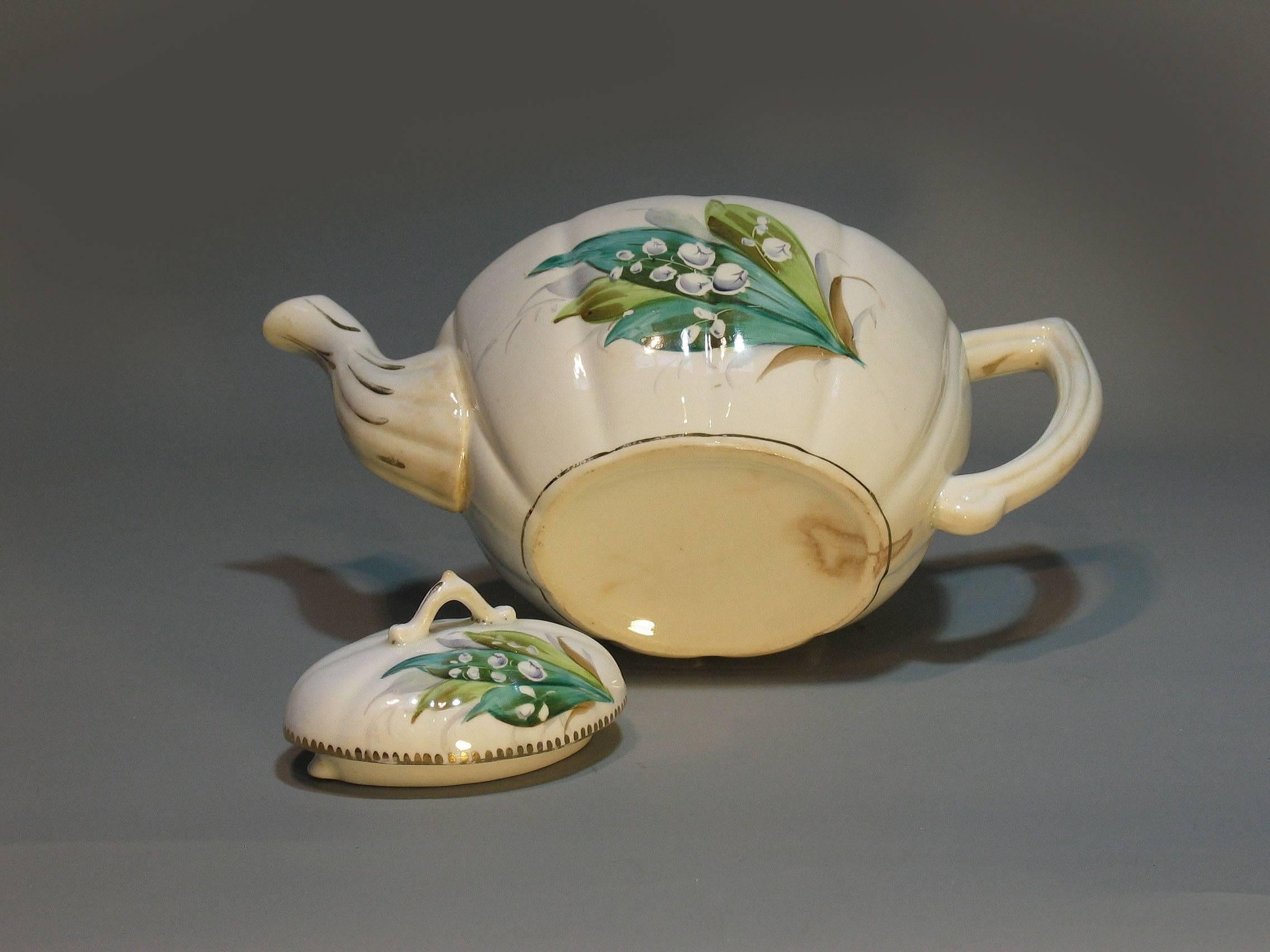 English Staffordshire Porcelain Part Tea and Dessert Service, First Half of 19th Century