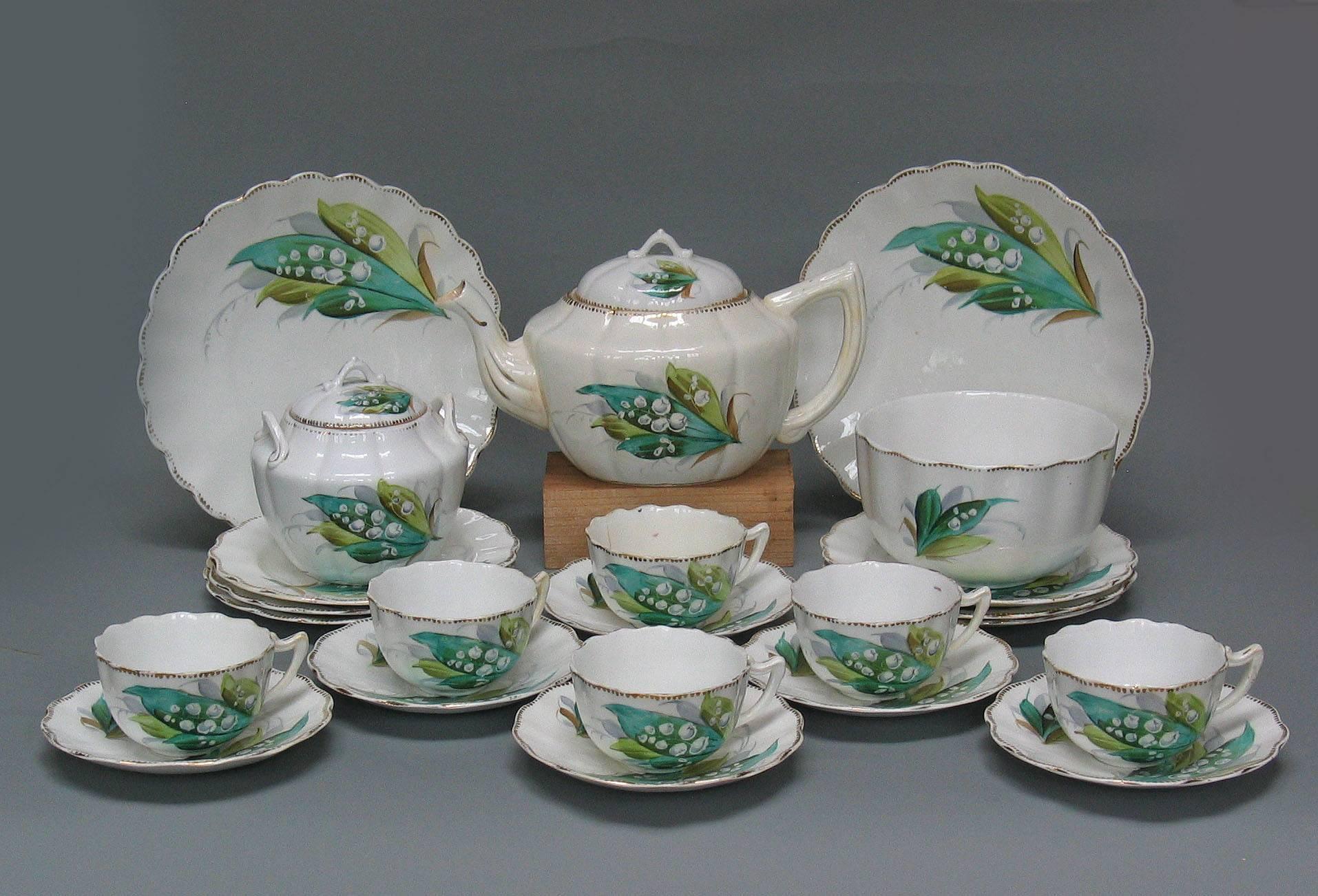 Staffordshire Porcelain Part Tea and Dessert Service, First Half of 19th Century 4