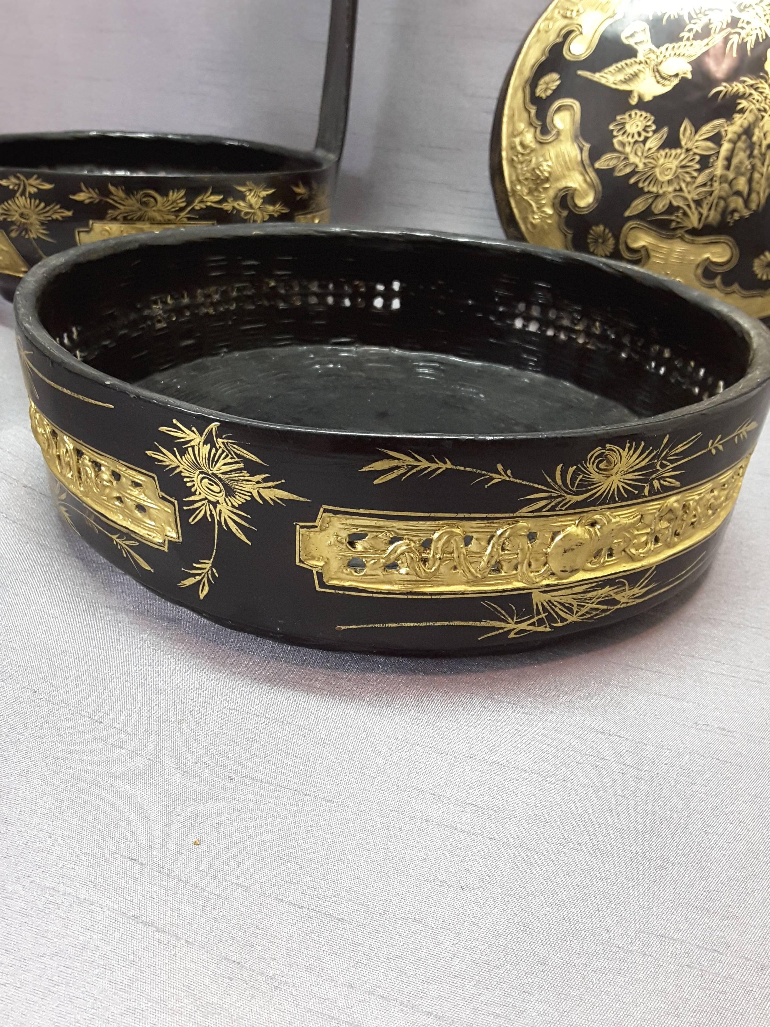 Chinese Black Lacquered and Gilt Food Carrier/Storage Box In Good Condition For Sale In Ottawa, Ontario