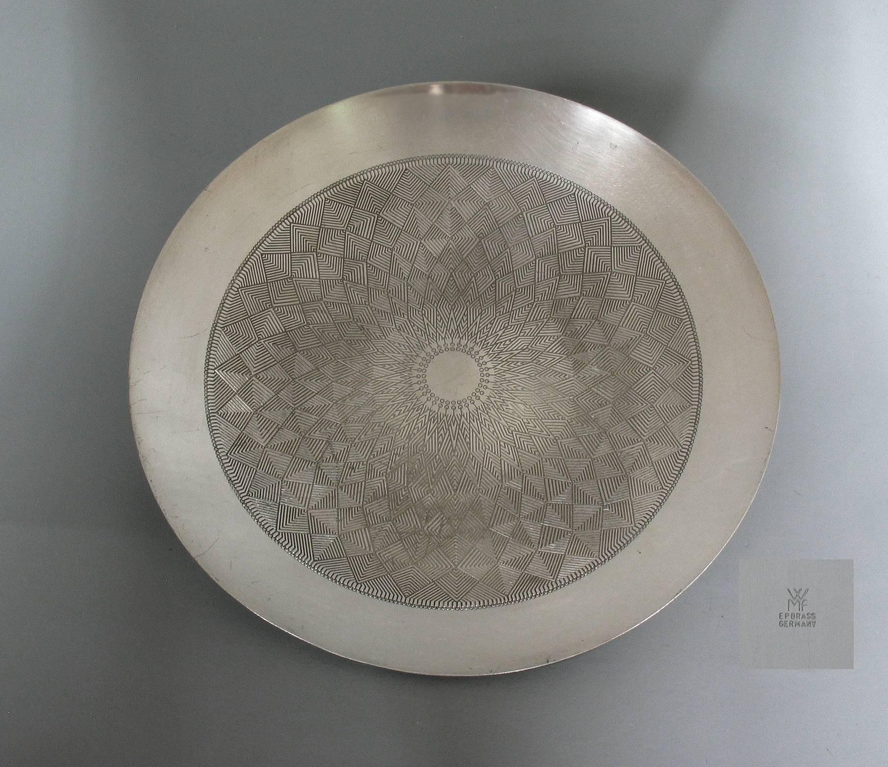 Modernistischer Teller aus Silberblech mit Sigrid Kupetz-Design und kleiner ovaler Schale von WMF (Ästhetizismus) im Angebot