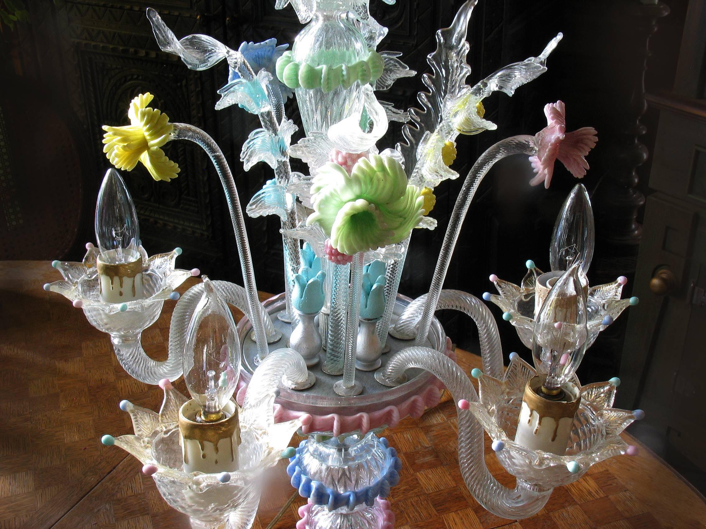 Chandelier en verre de Murano soufflé à la main, multicolore, vers 1940 Bon état - En vente à Ottawa, Ontario