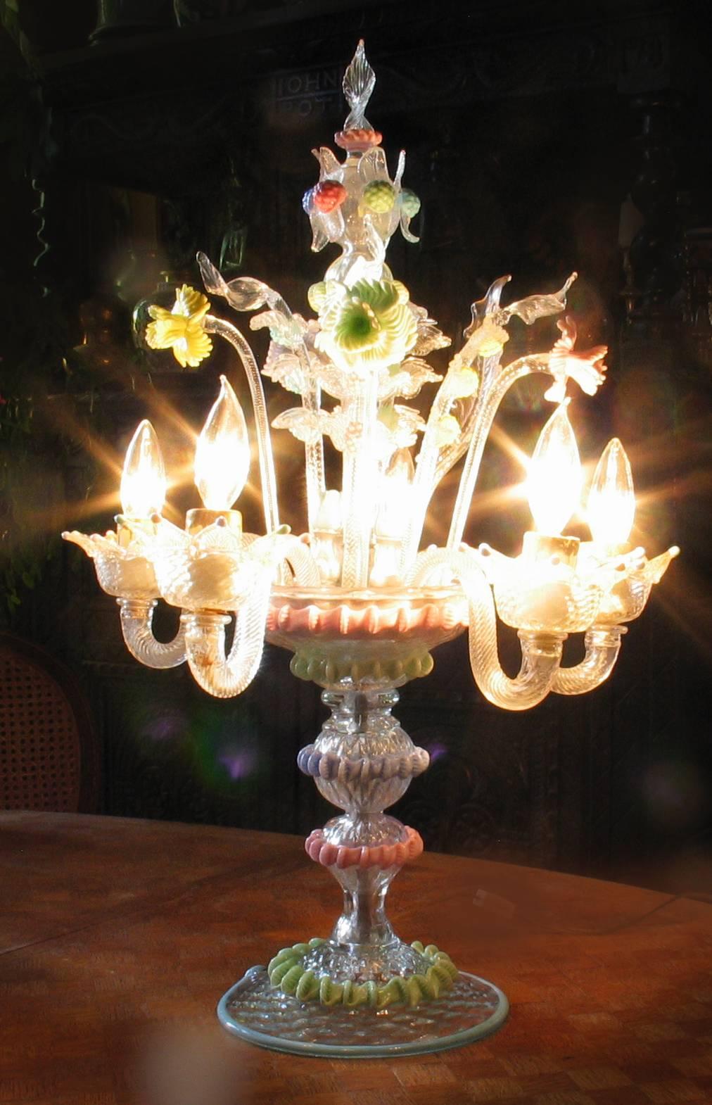 20ième siècle Chandelier en verre de Murano soufflé à la main, multicolore, vers 1940 en vente