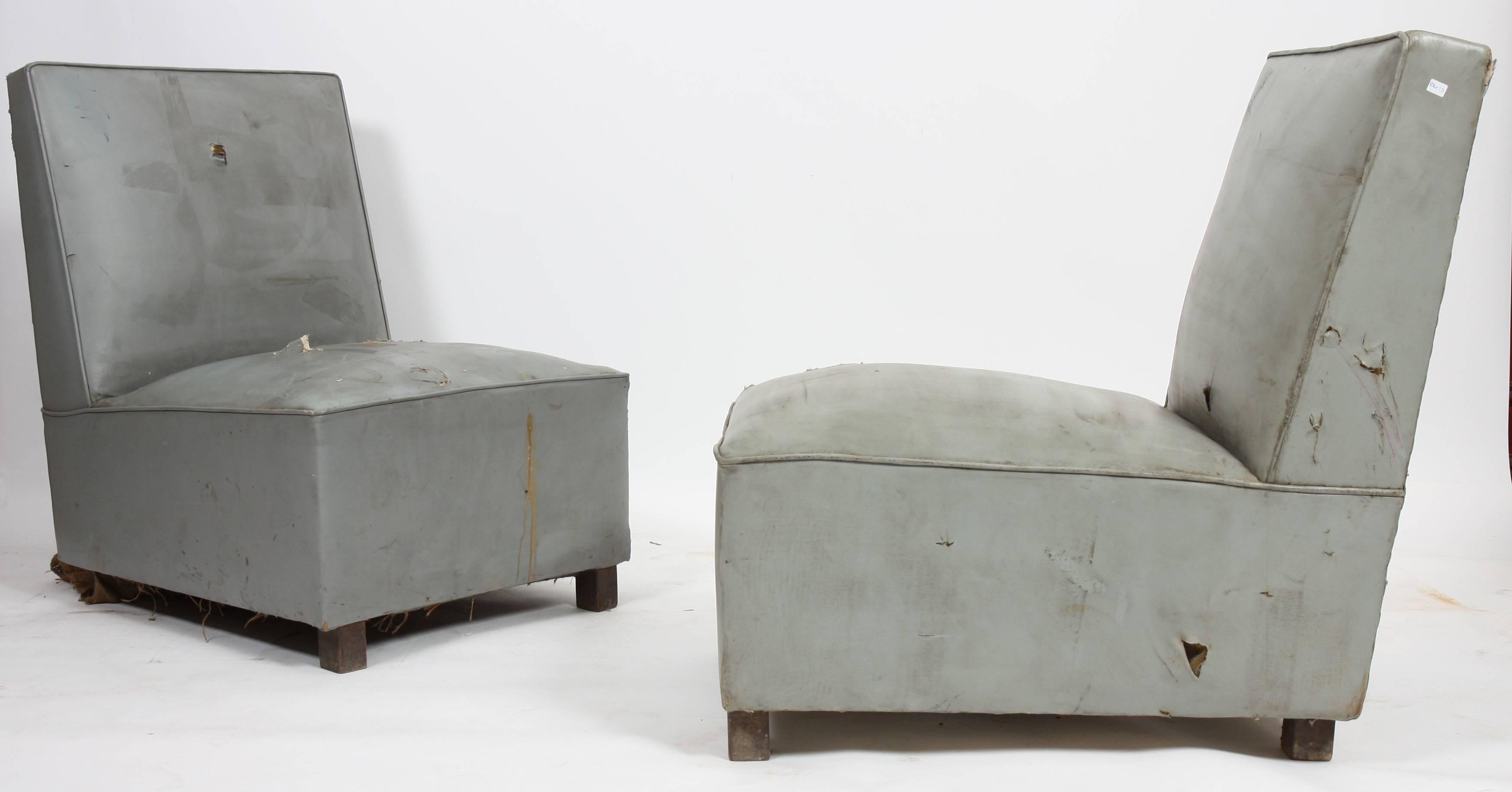 Pierre Jeanneret (1896-1967)
exceptional set of two lounge seats, asises and back
upholstered with a simili blue-grey.
Sold in unrestored condition.
Epoque 20th century.
Measures: H 78; L 58; P 72.

Provenance: Chandigarh, India.