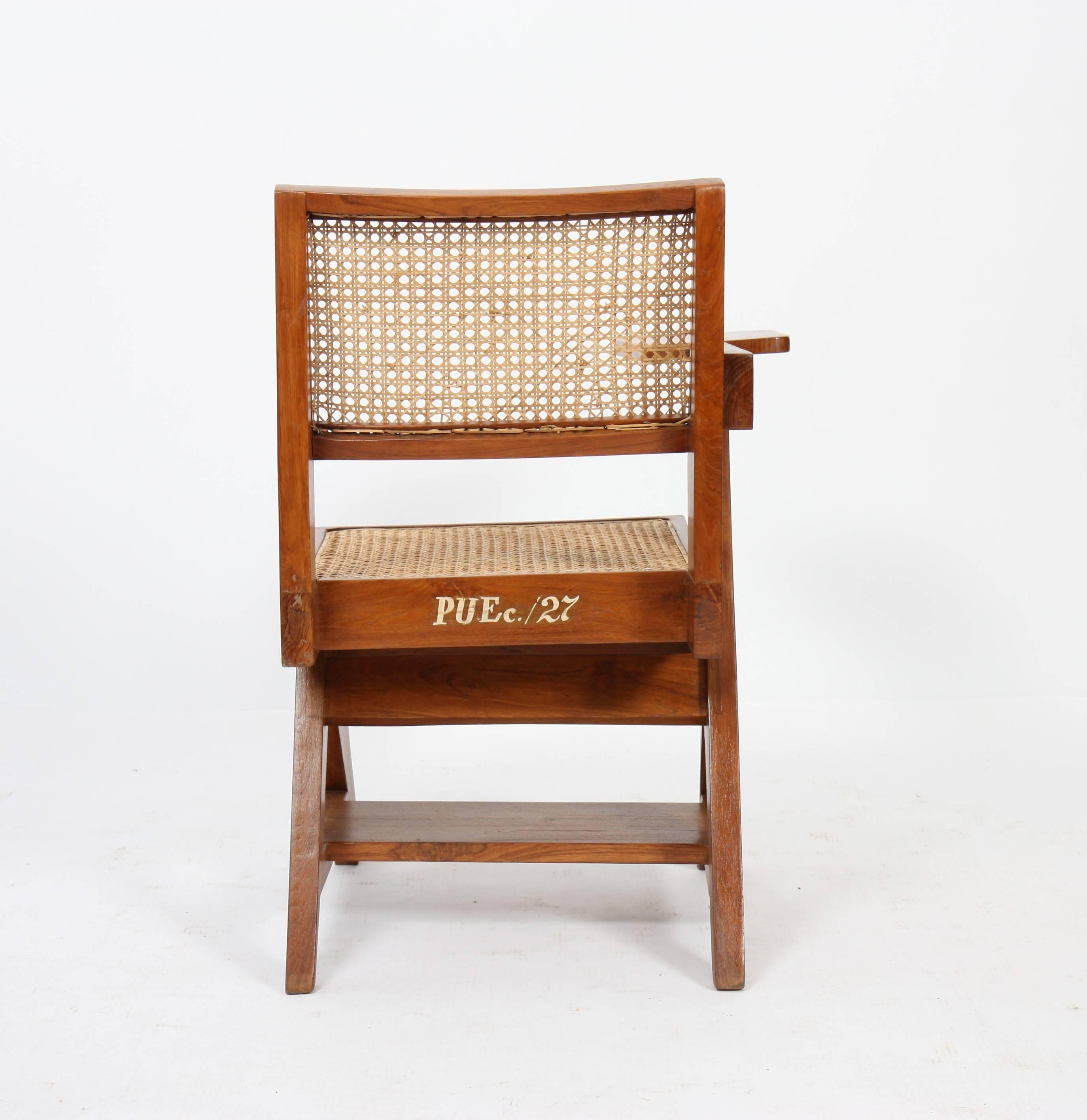 Pierre Jeanneret (1896-1967).
Desk chair in solid teak, flat sloping back and 