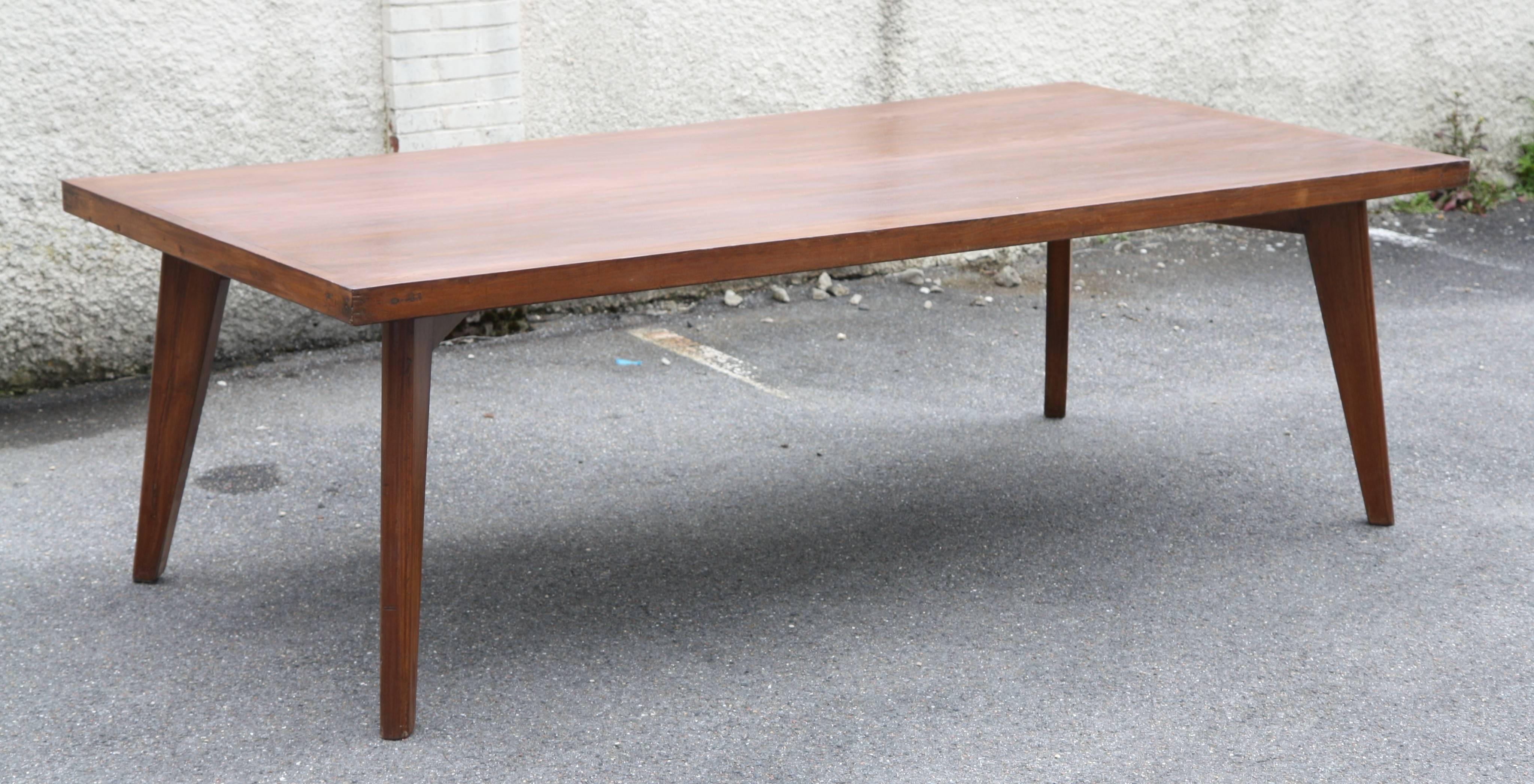 Pierre Jeanneret (1896-1967.)
Rare and exceptional table conference called "Committee table ."
Solid teak and teak veneer (unpainted,)
circa 1961-1962.
Restoration of use.
H: 76 cm; L: 244 cm; P: 123 cm.

Source: Central State