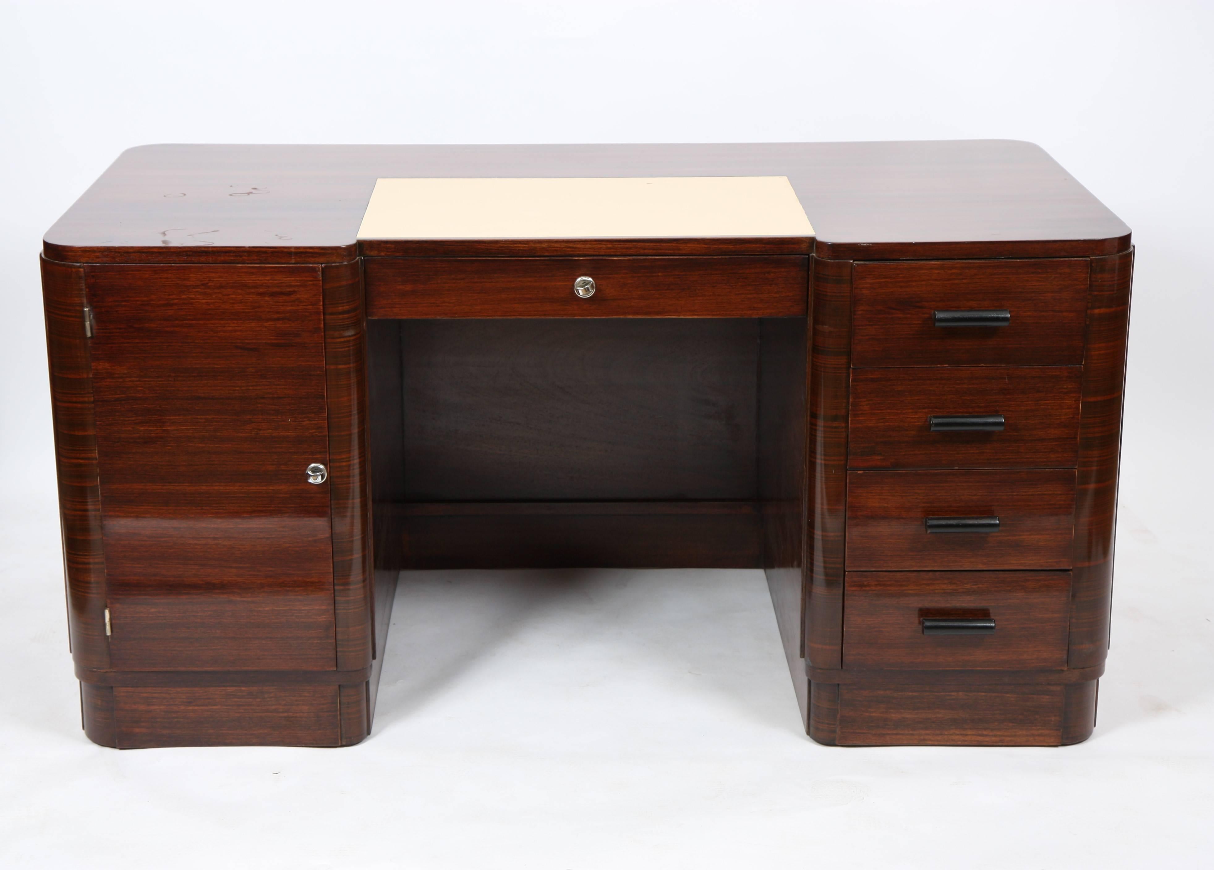 Office Art Deco desk in rosewood opening a large central drawer, a door to the box on the left and four drawers for the right box, above wooden part cream leather wrapped. Usual restorations and maintenance. Epoque 20th century measures: H 76; L
