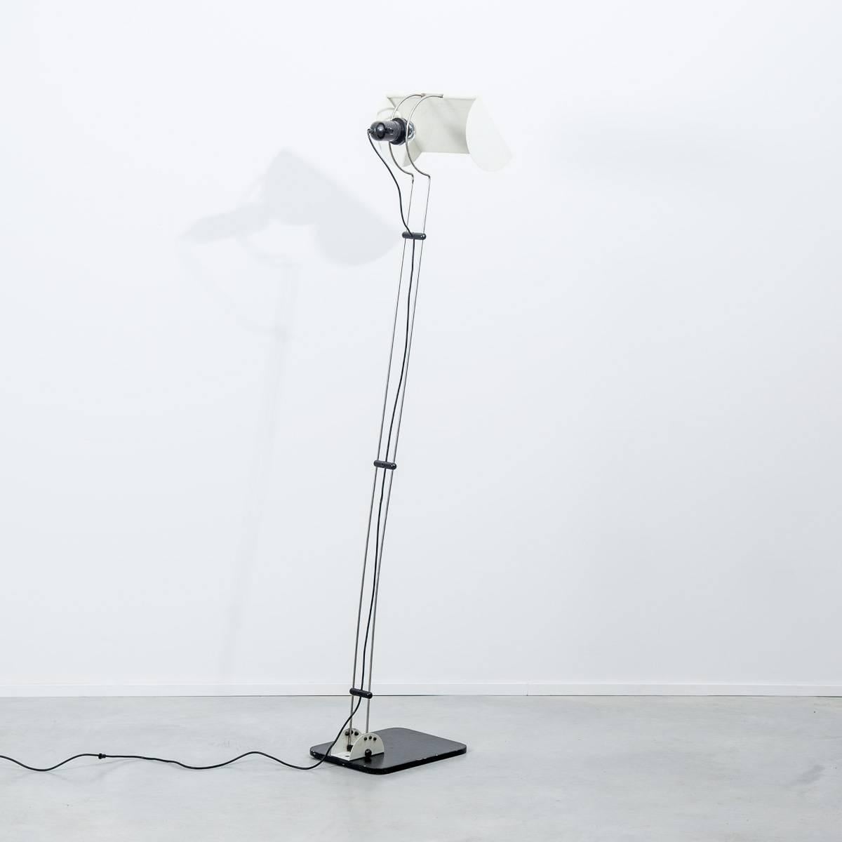 A floor lamp produced in Italy in 1972 by iGuzzini. The weighted metal base supports chrome rods and an adjustable hood. The bakelite adjustable bulb holder which is held between the rods is switched.

High quality construction but of unknown